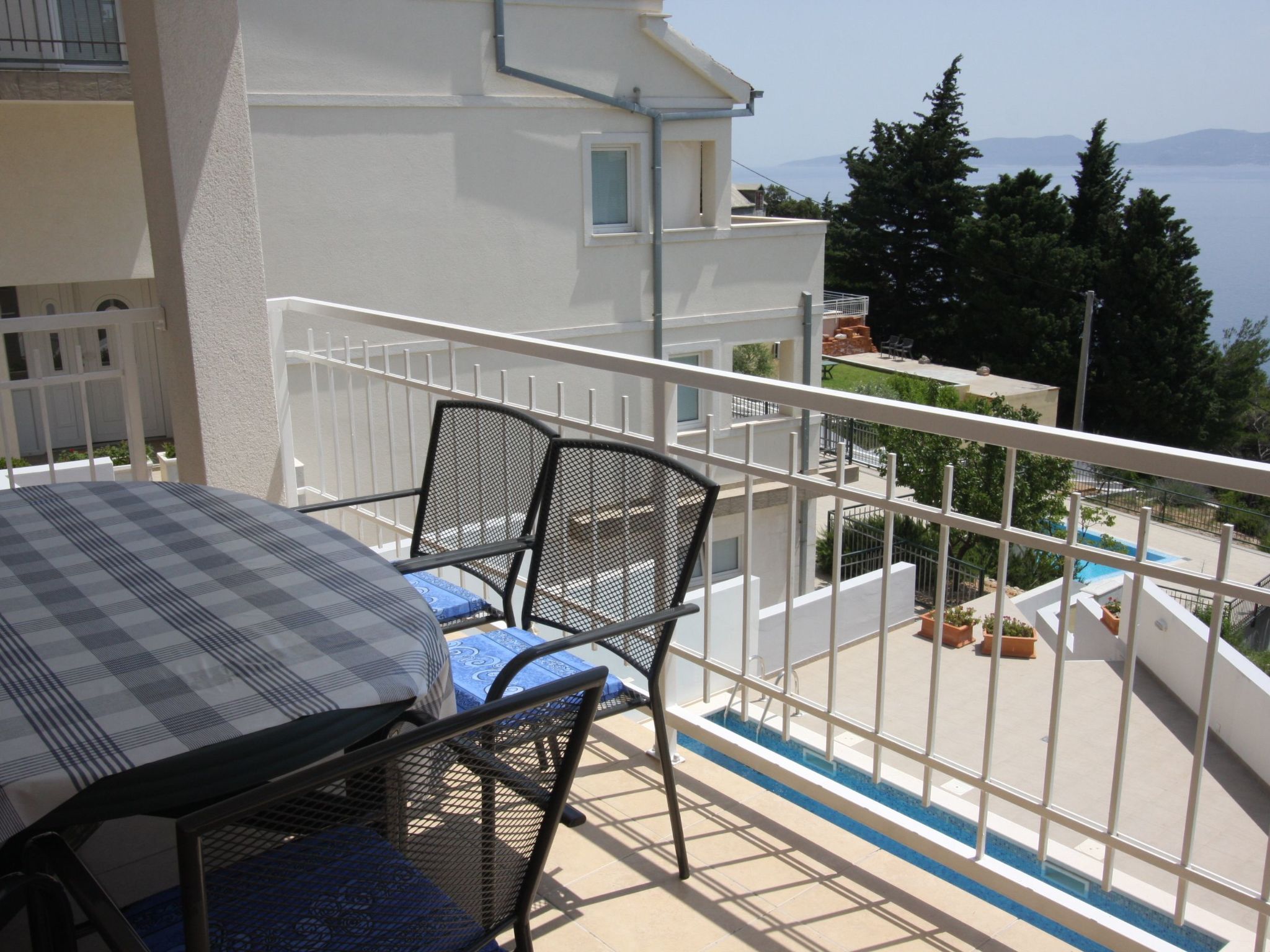 Appartement mit Blick auf das Wasser-Image-tags.info