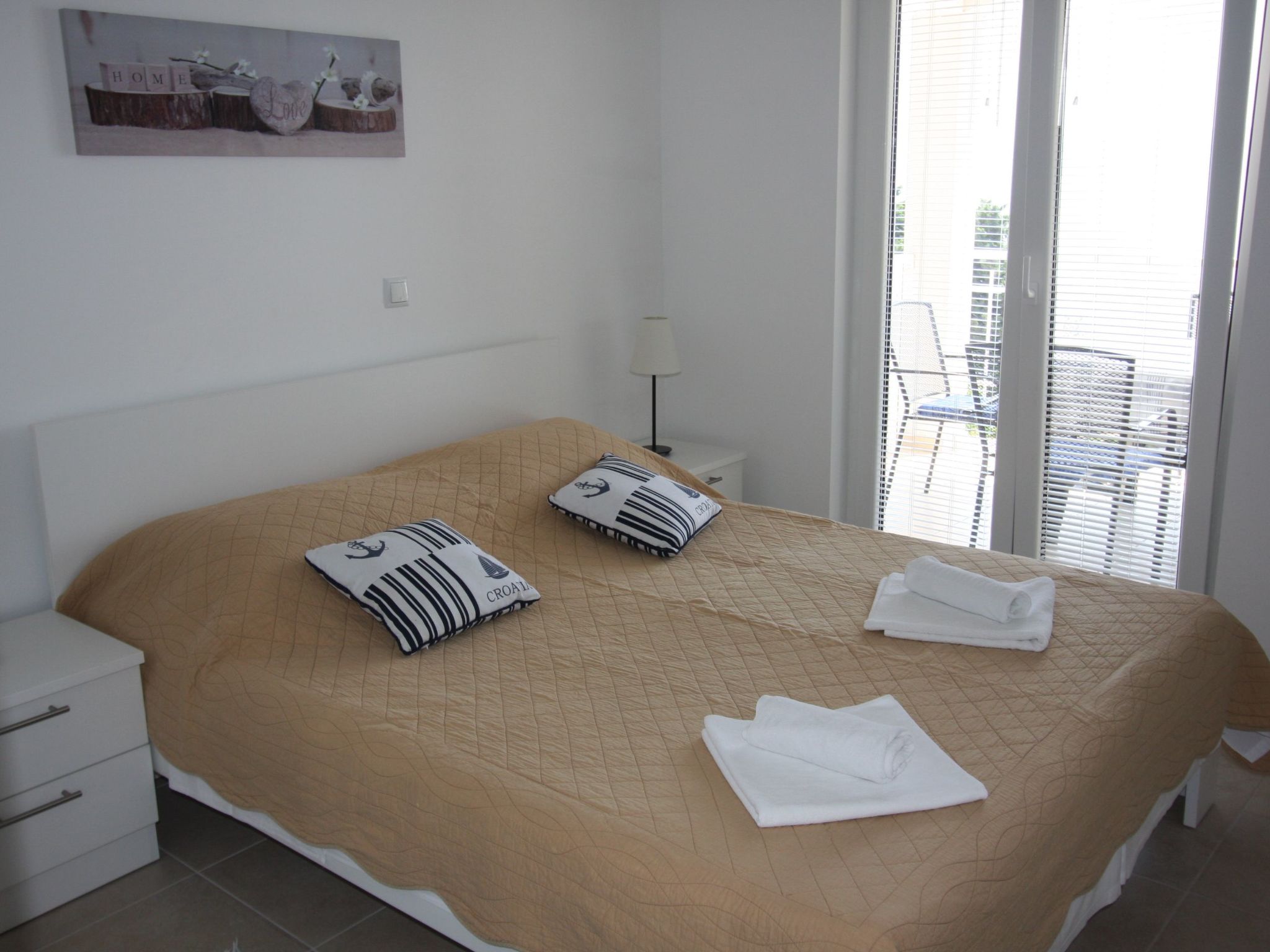 Appartement mit Blick auf das Wasser-Image-tags.info