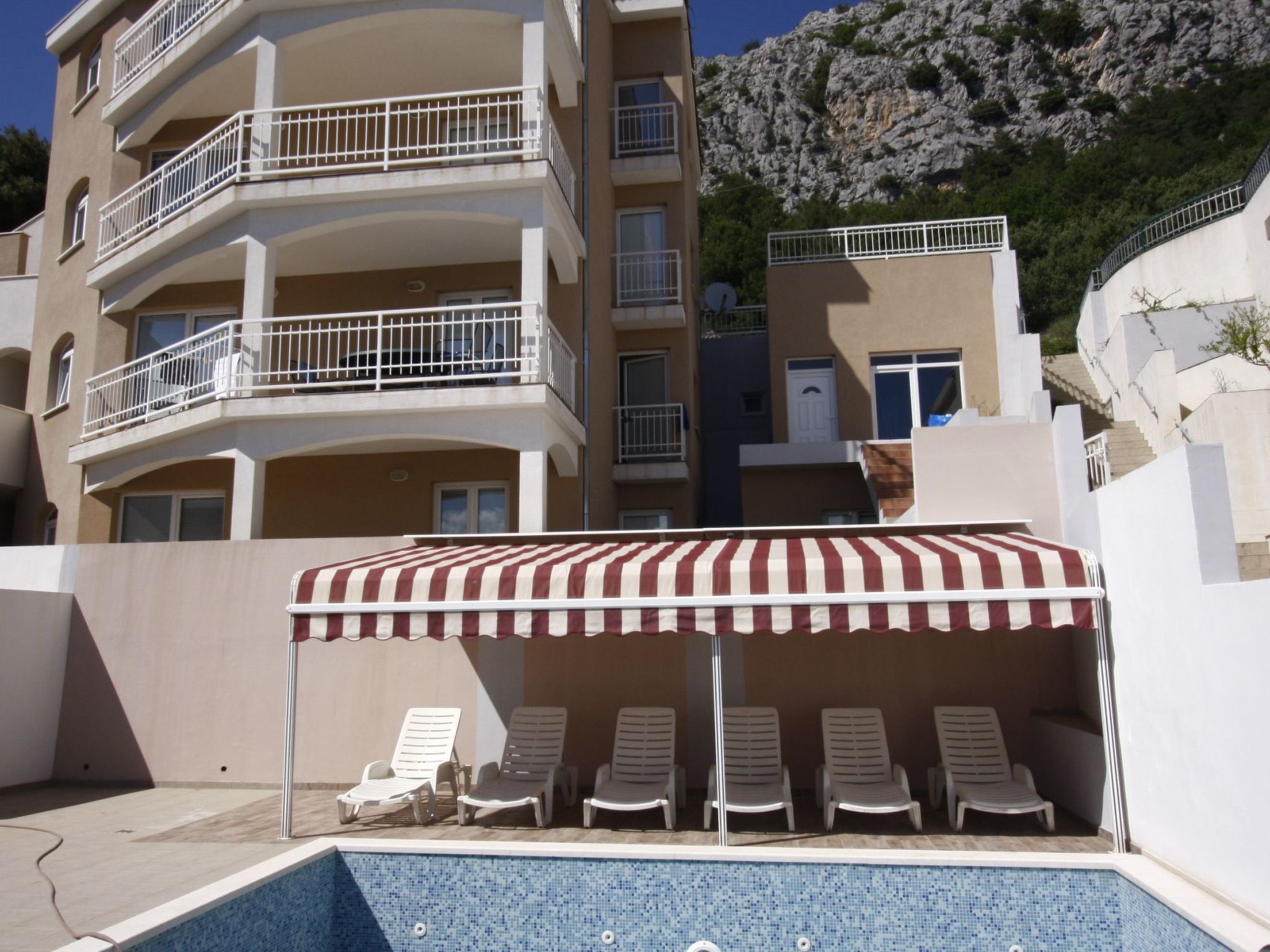 Appartement mit Blick auf das Wasser-Image-tags.info