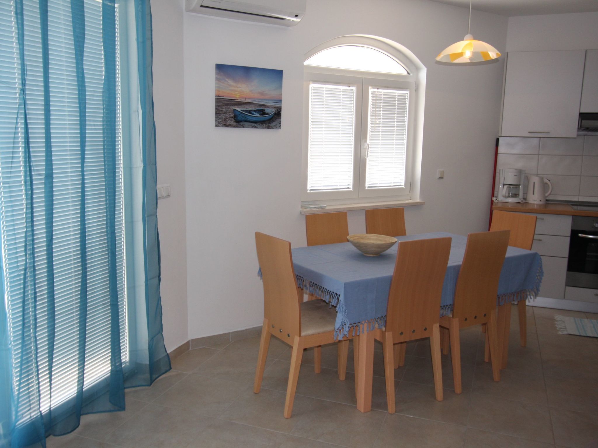 Appartement mit Blick auf das Wasser-Image-tags.info