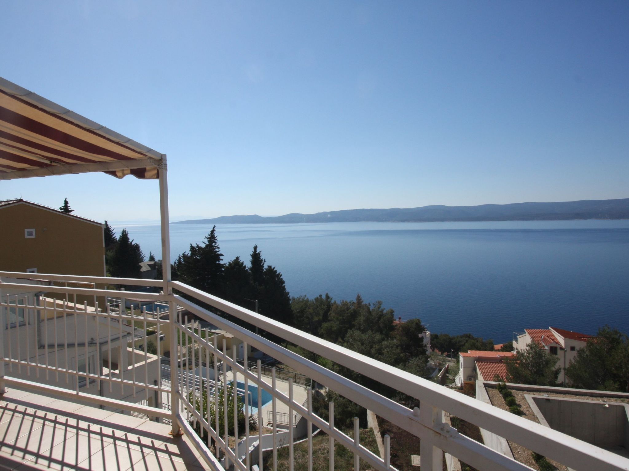 Appartement mit Blick auf das Wasser-Image-tags.info