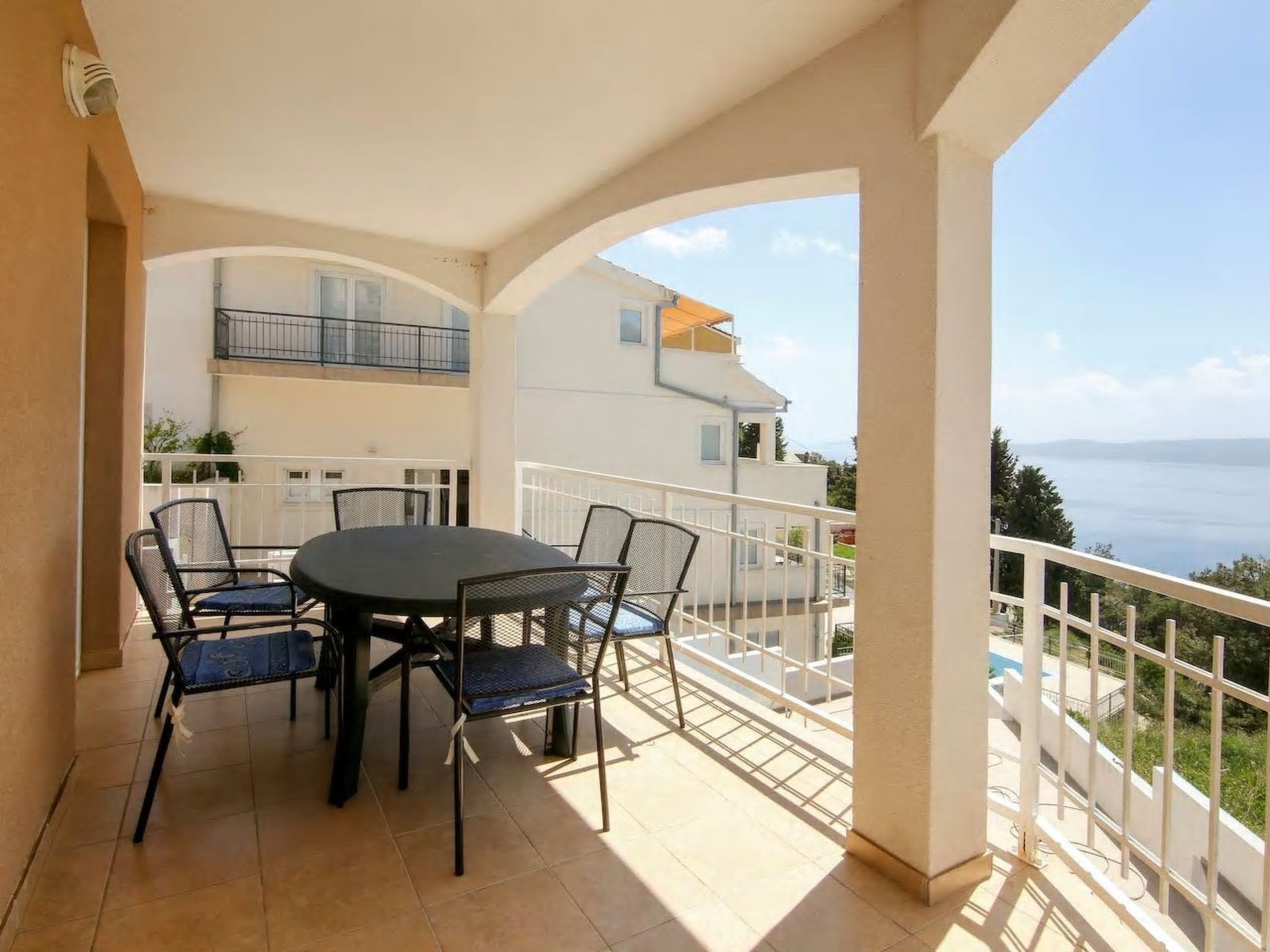 Appartement mit Blick auf das Wasser-Image-tags.info