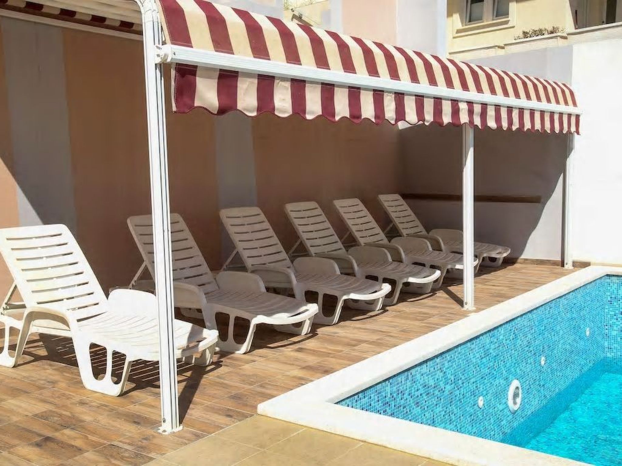 Appartement mit Blick auf das Wasser-Image-tags.info