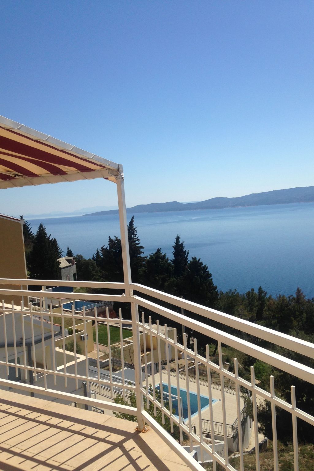 Appartement mit Blick auf das Wasser-Image-tags.info