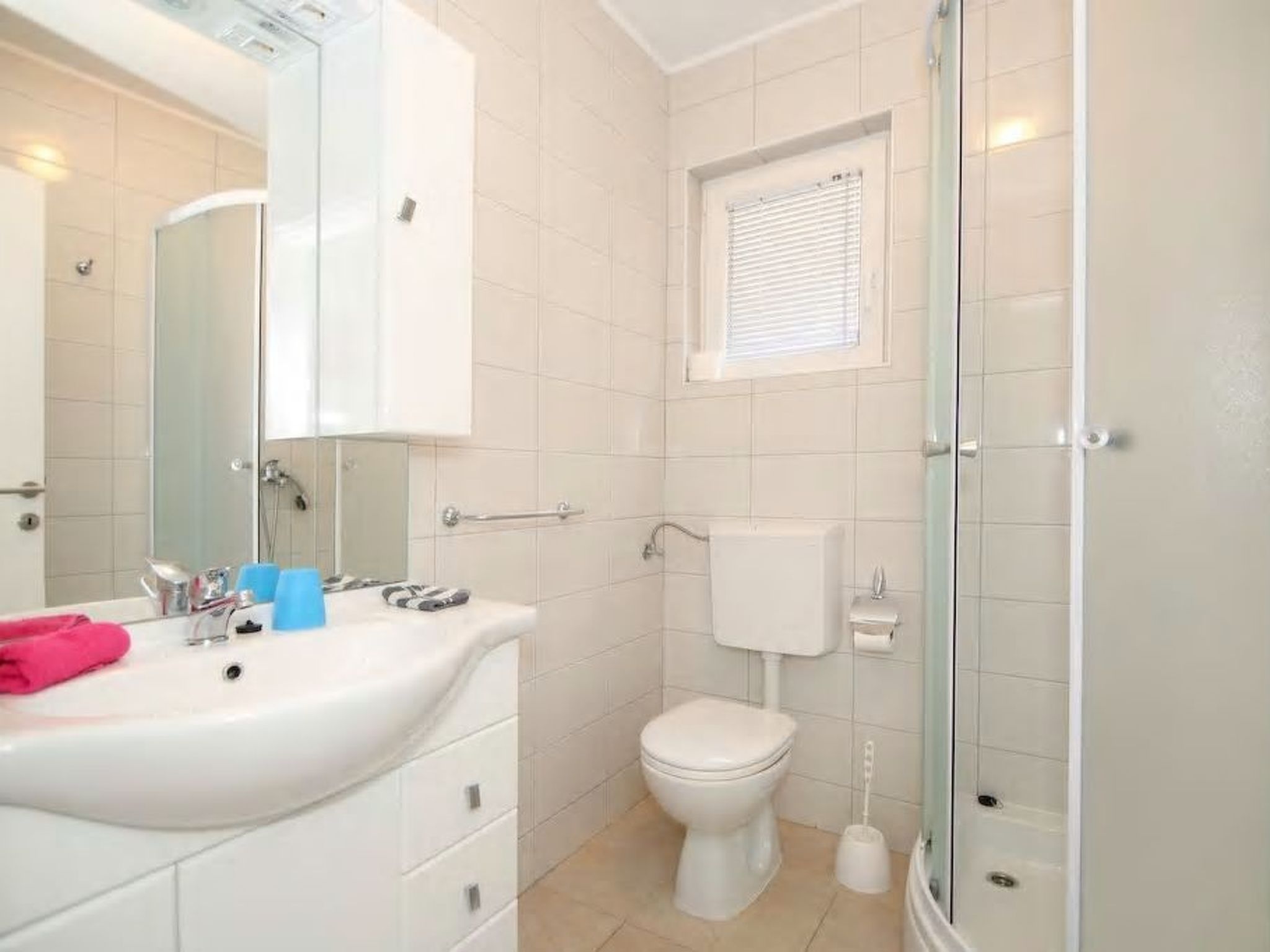 Appartement mit Blick auf das Wasser-Image-tags.info