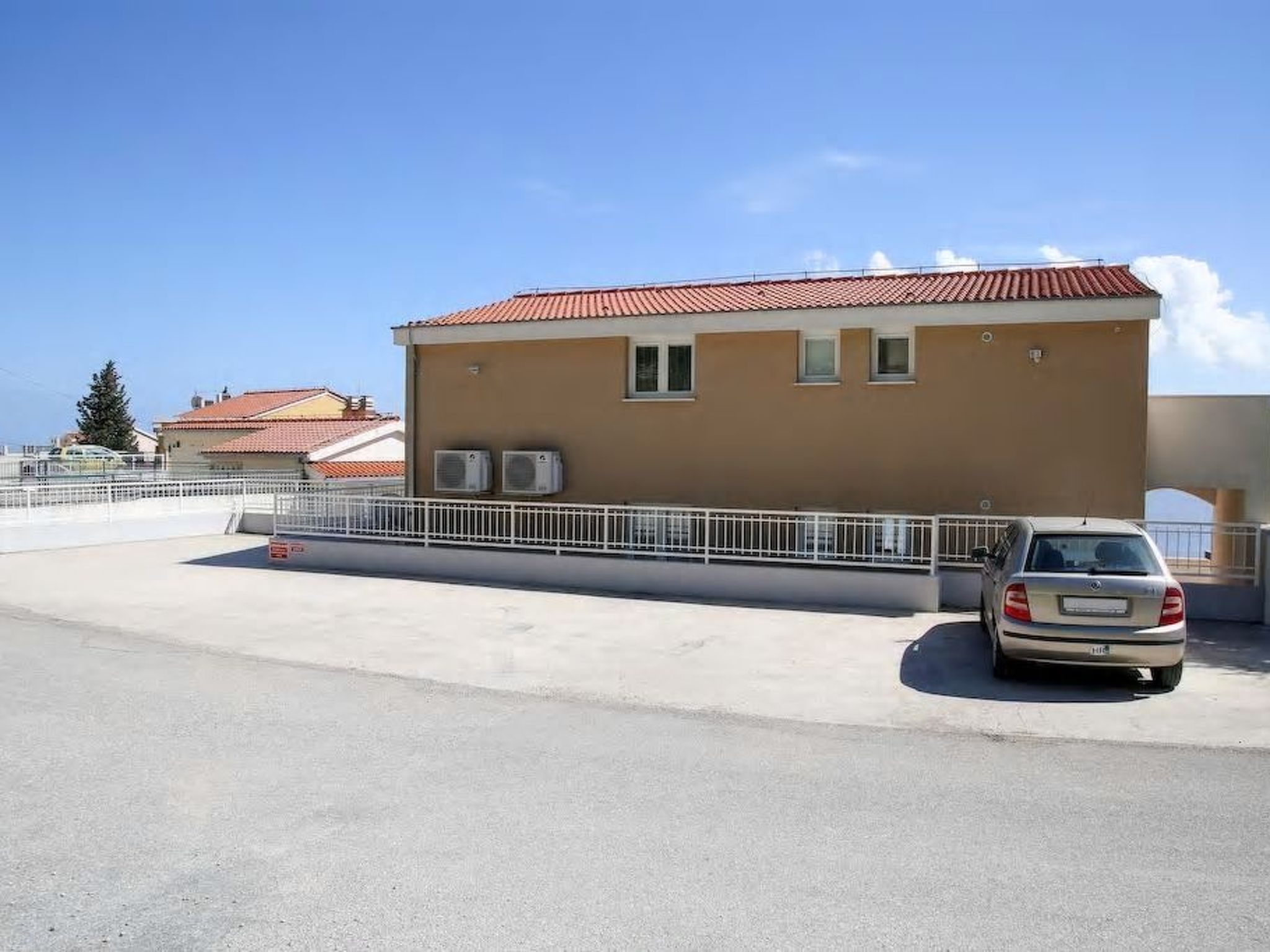 Appartement mit Blick auf das Wasser-Image-tags.info