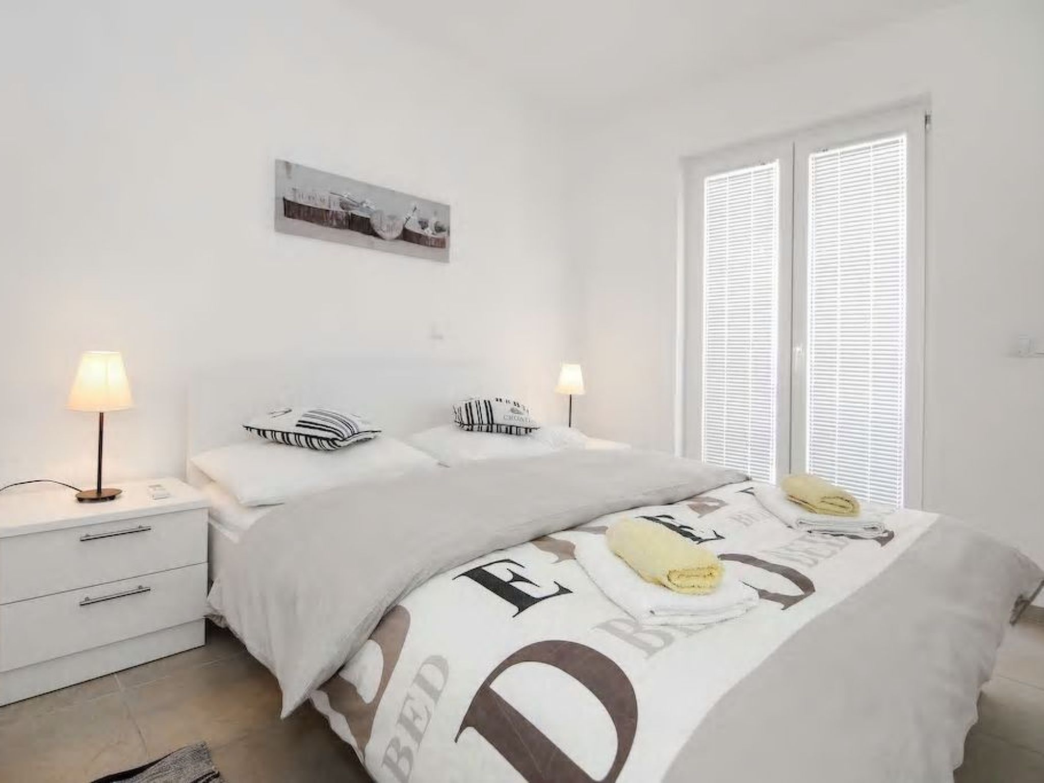 Appartement mit Blick auf das Wasser-Image-tags.info