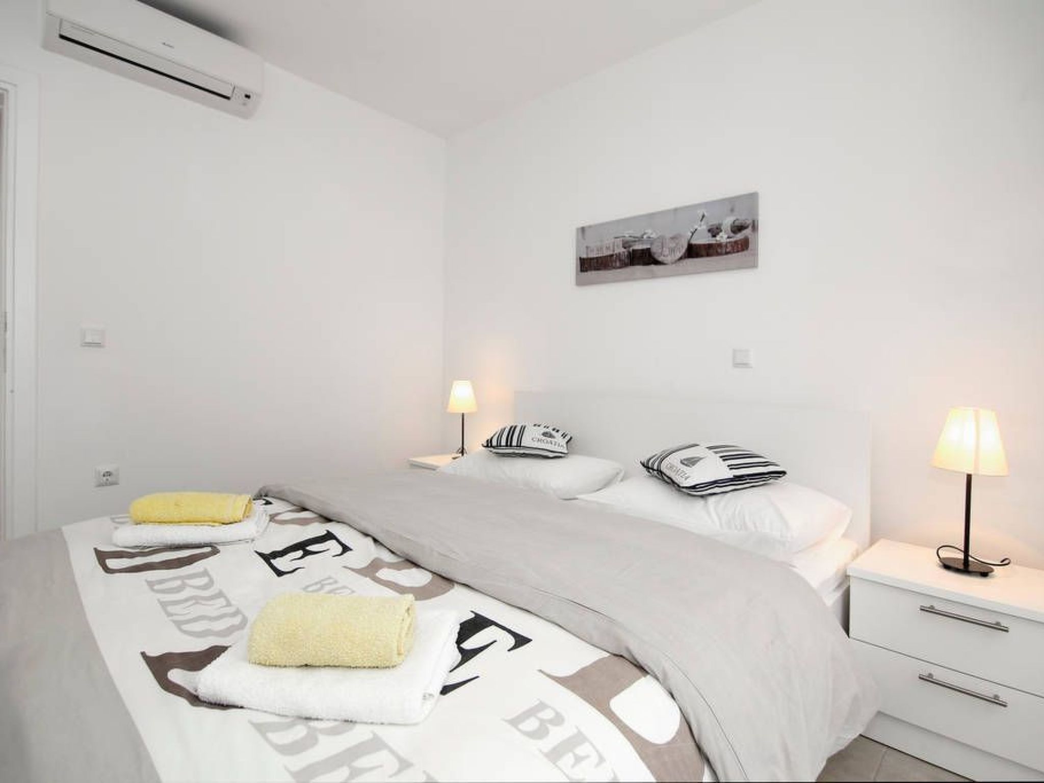 Appartement mit Blick auf das Wasser-Image-tags.info