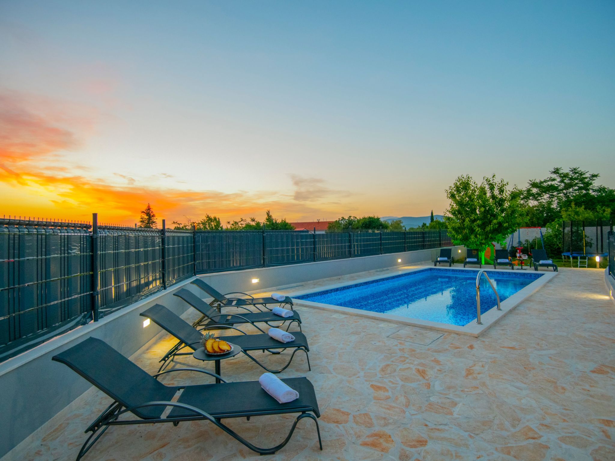 Villa "Mile" mit beheiztem Pool, Grill und Terrasse-Dedans