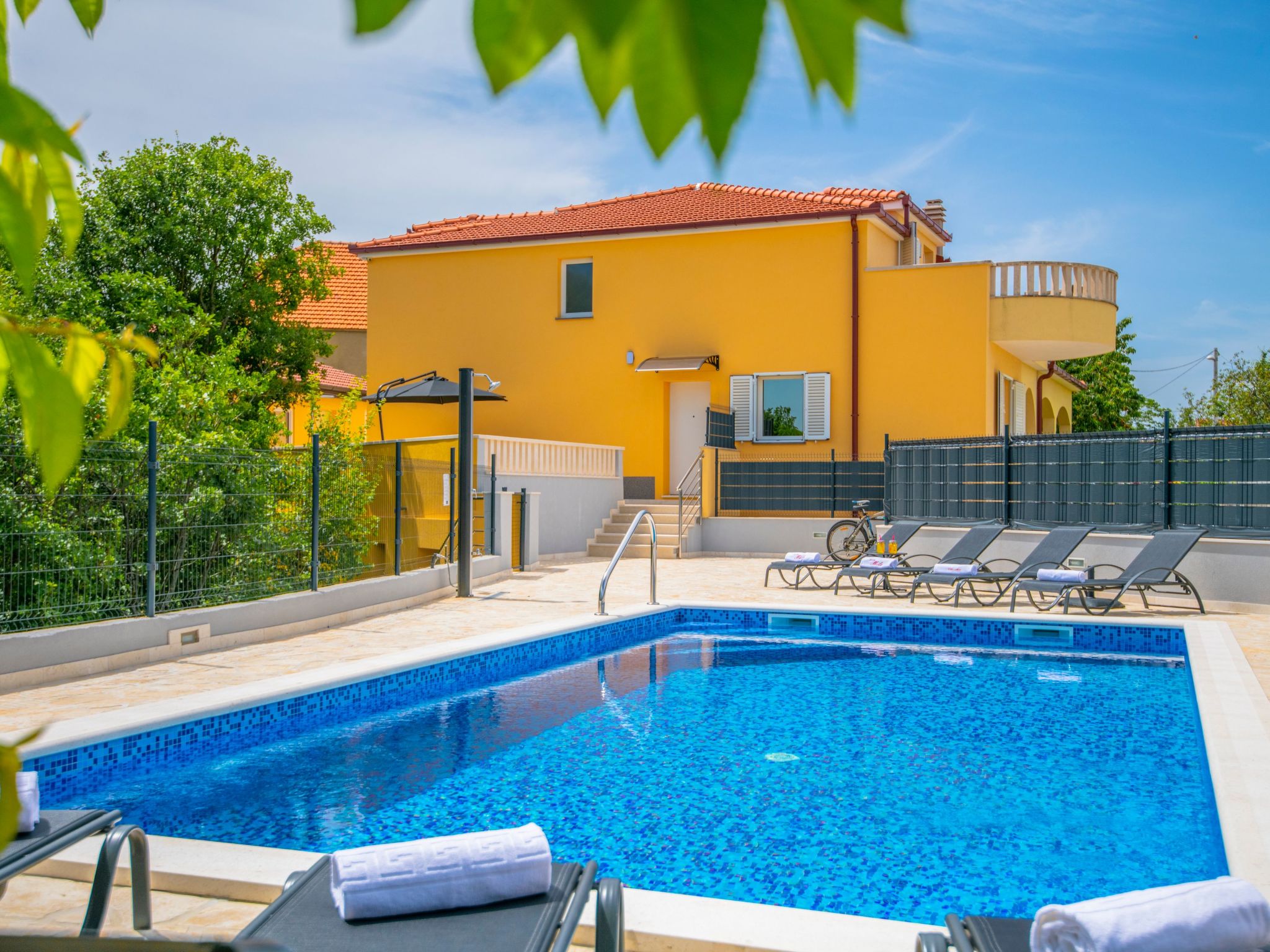 Villa "Mile" mit beheiztem Pool, Grill und Terrasse-Dedans