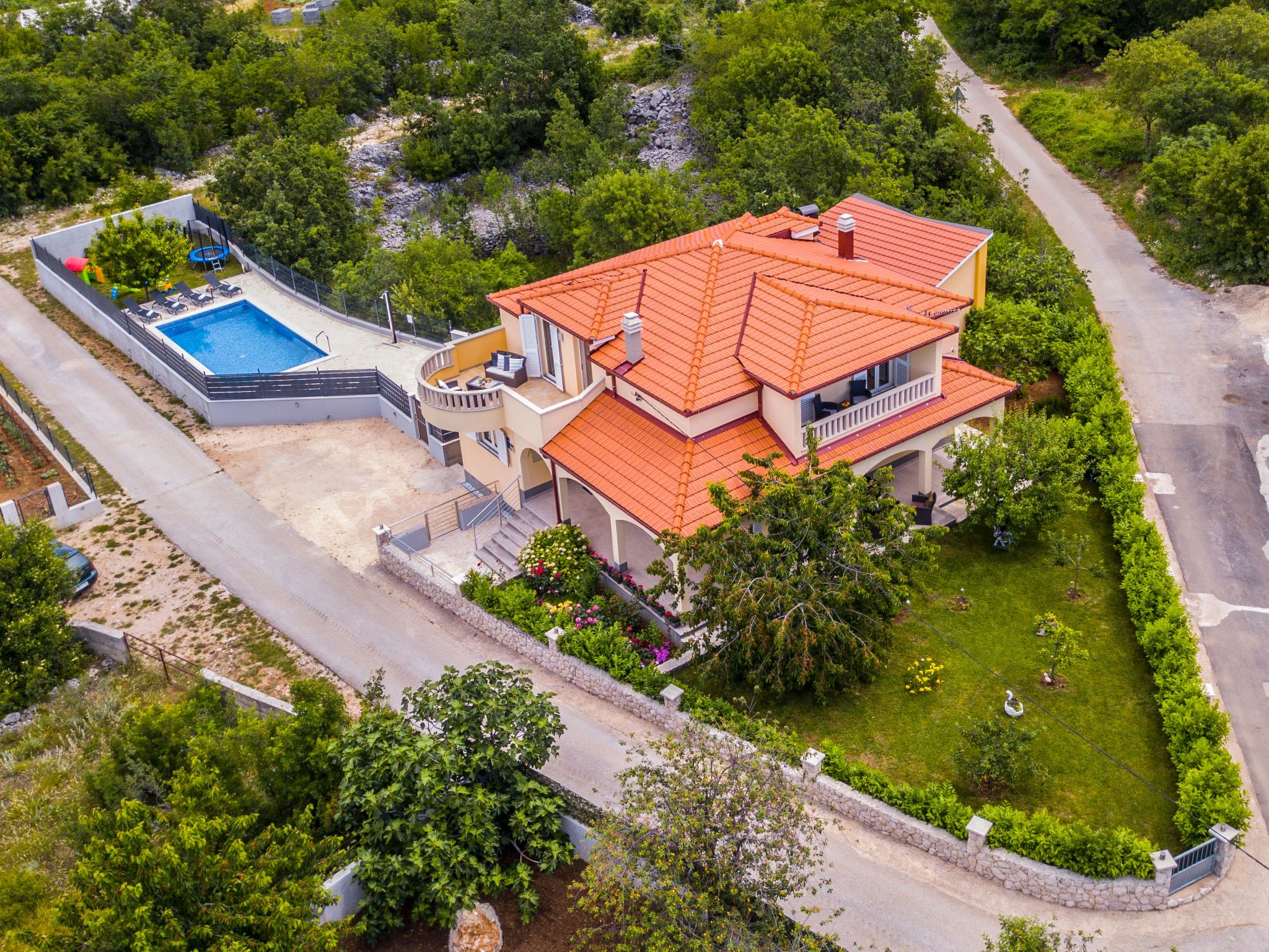 Villa "Mile" mit beheiztem Pool, Grill und Terrasse-Dedans