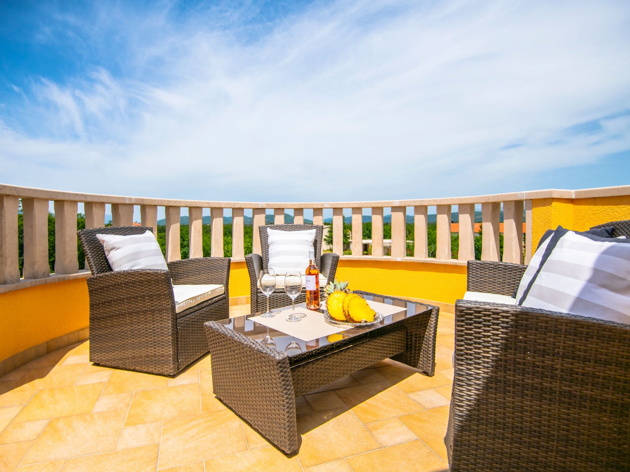 Villa "Mile" mit beheiztem Pool, Grill und Terrasse-Dedans