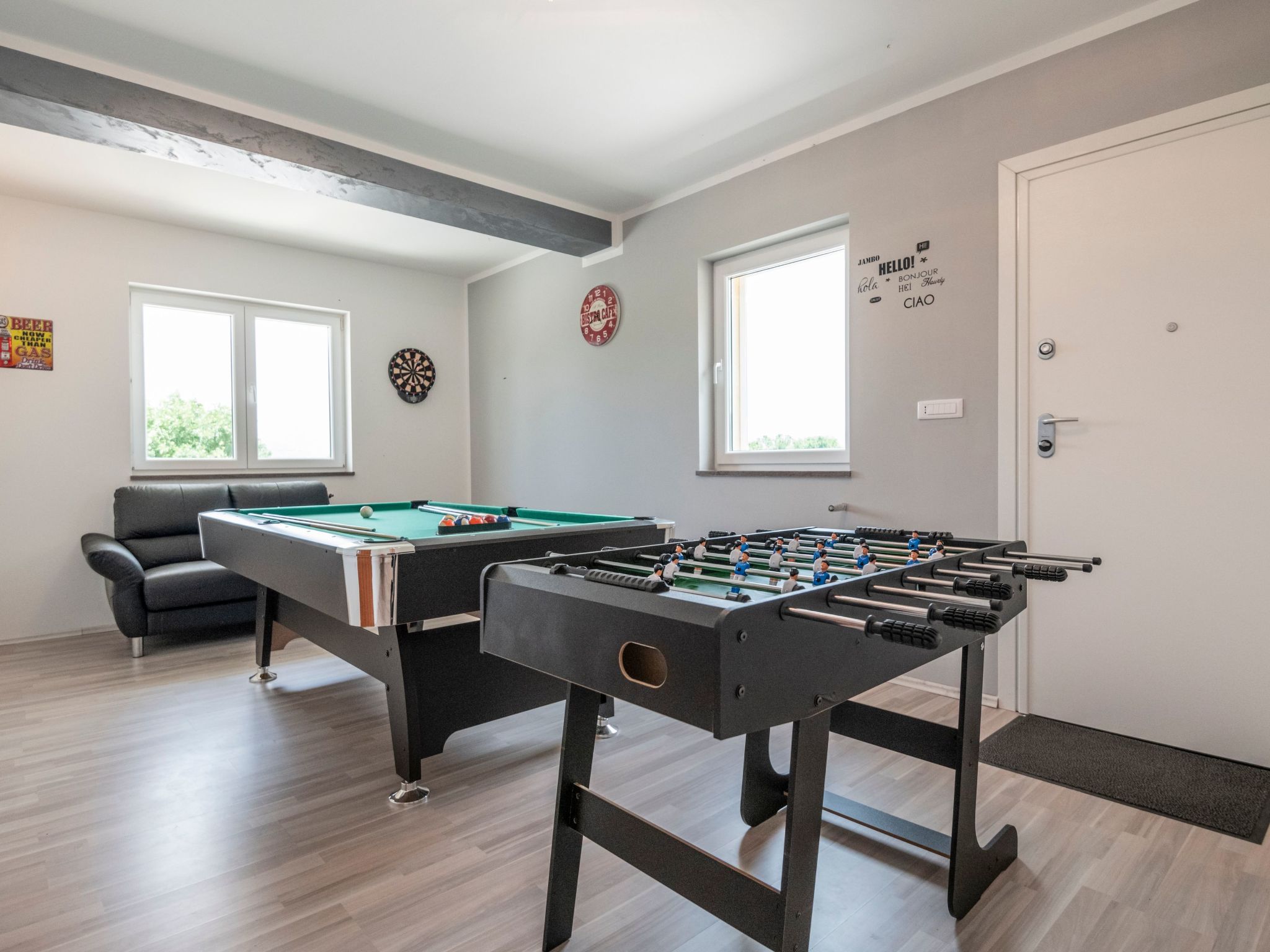 Villa "Mile" mit beheiztem Pool, Grill und Terrasse-Dedans