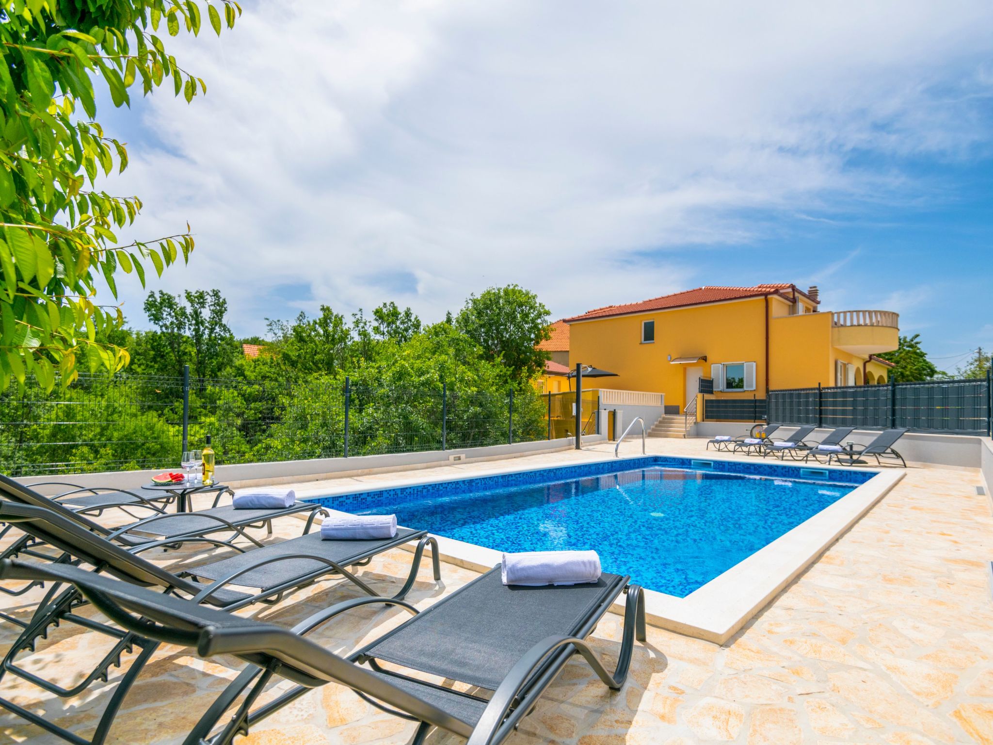 Villa "Mile" mit beheiztem Pool, Grill und Terrasse-Dedans