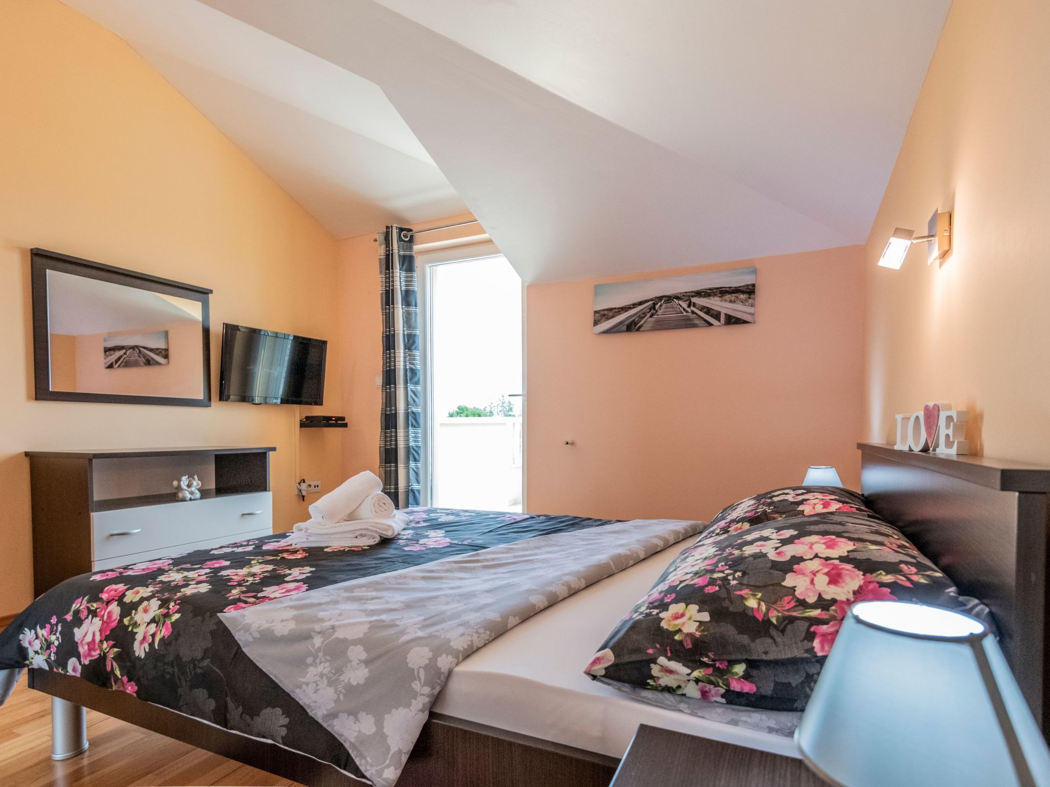 Villa "Mile" mit beheiztem Pool, Grill und Terrasse-Dedans