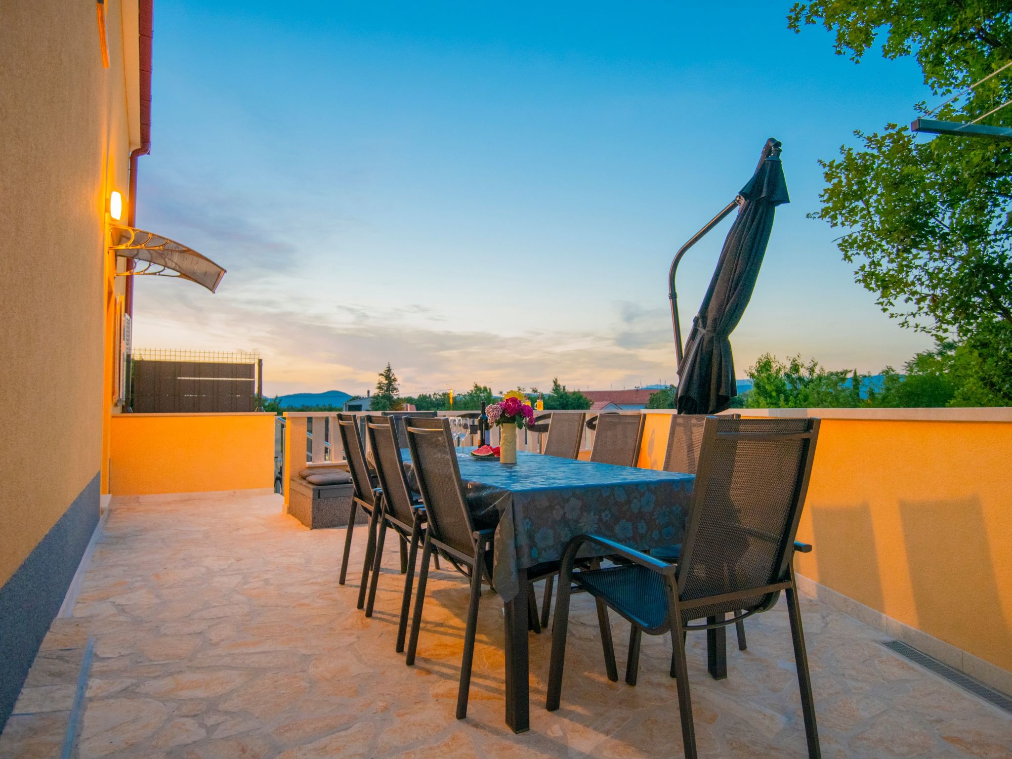 Villa "Mile" mit beheiztem Pool, Grill und Terrasse-Dedans