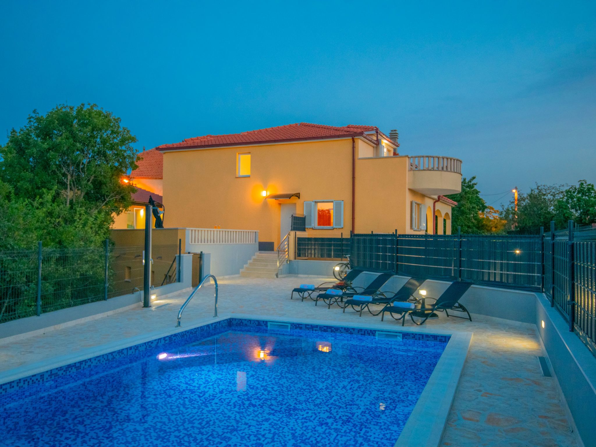 Villa "Mile" mit beheiztem Pool, Grill und Terrasse-Dedans