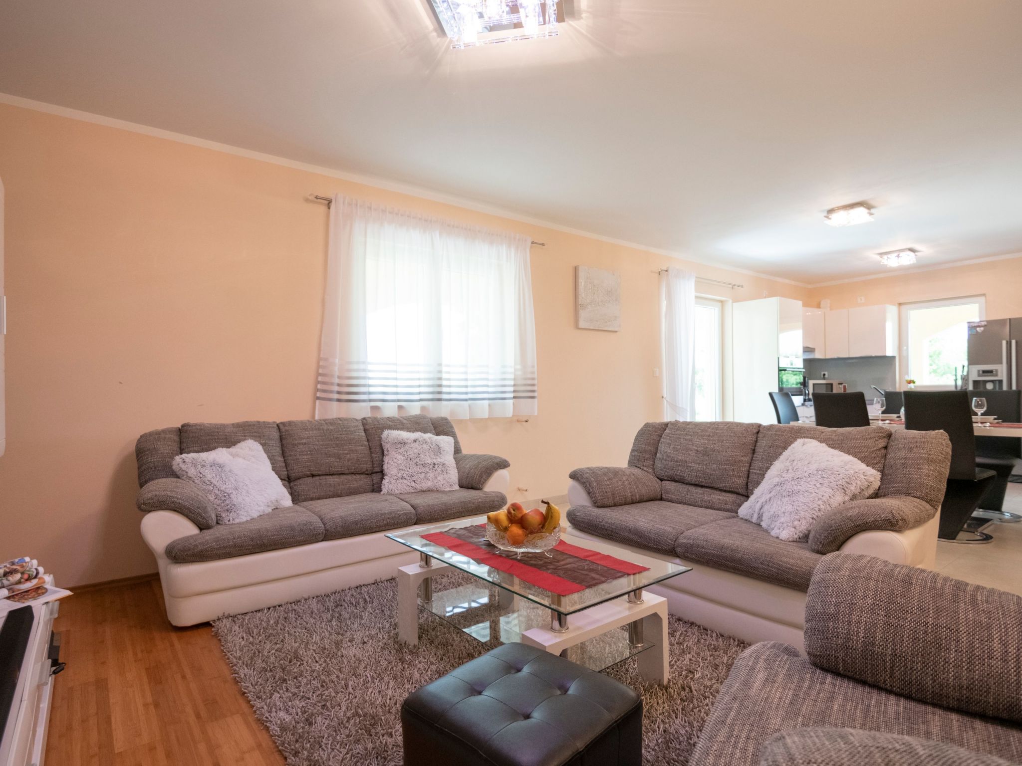 Villa "Mile" mit beheiztem Pool, Grill und Terrasse-Dedans