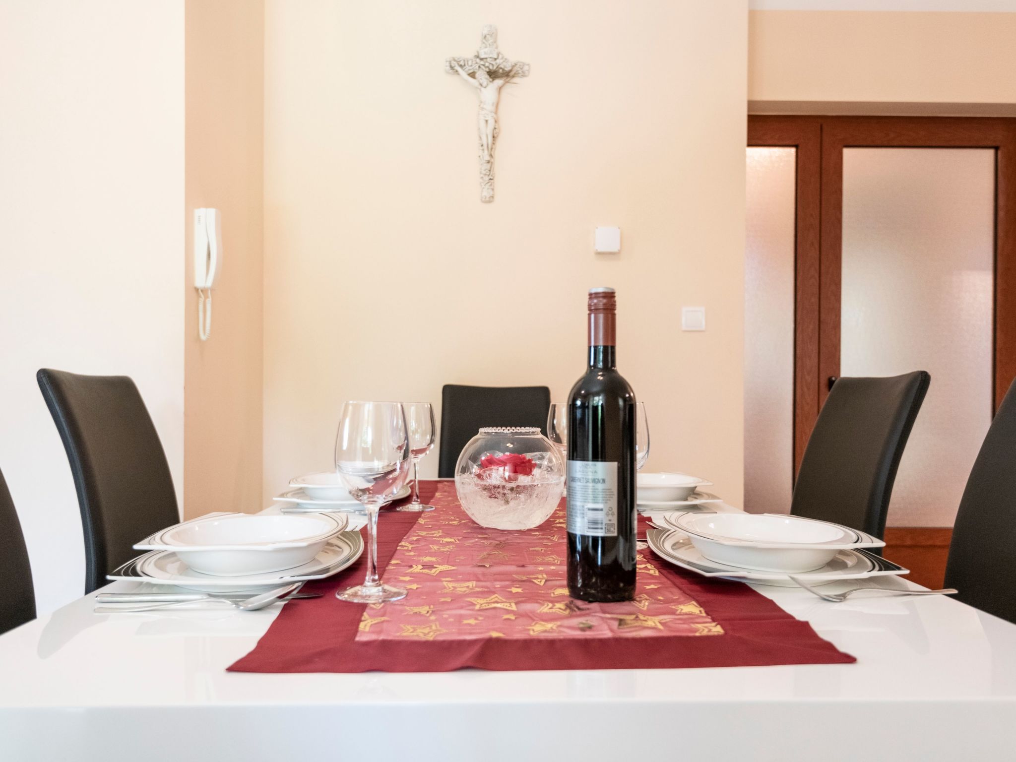 Villa "Mile" mit beheiztem Pool, Grill und Terrasse-Dedans