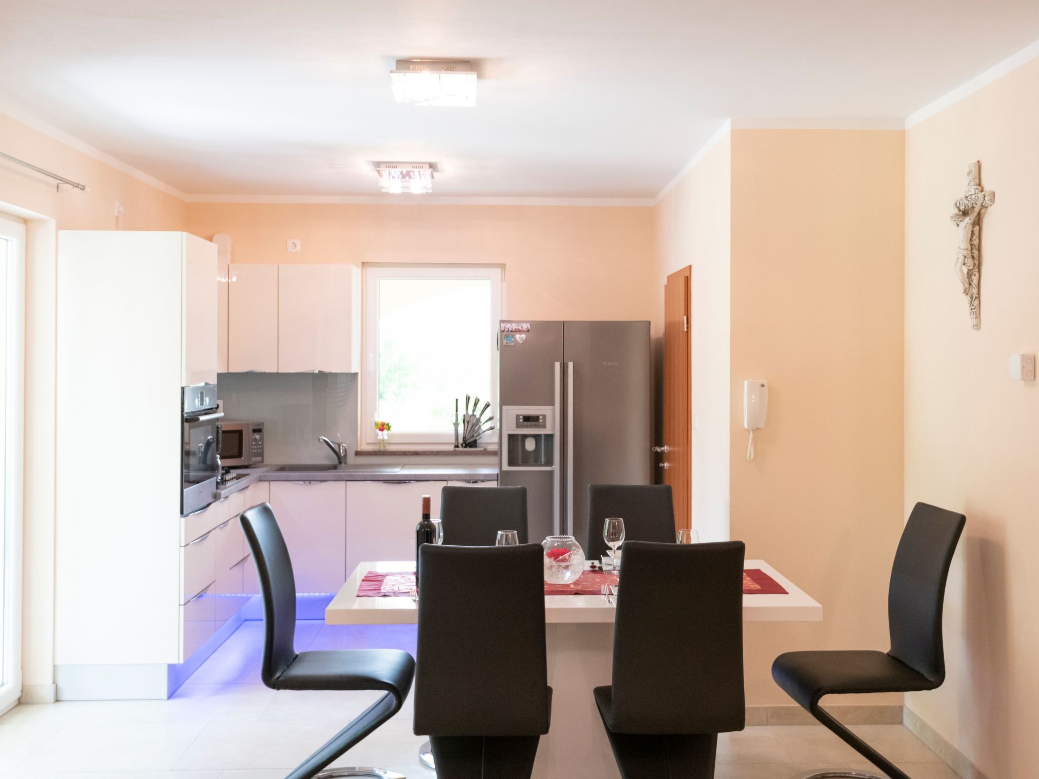 Villa "Mile" mit beheiztem Pool, Grill und Terrasse-Dedans