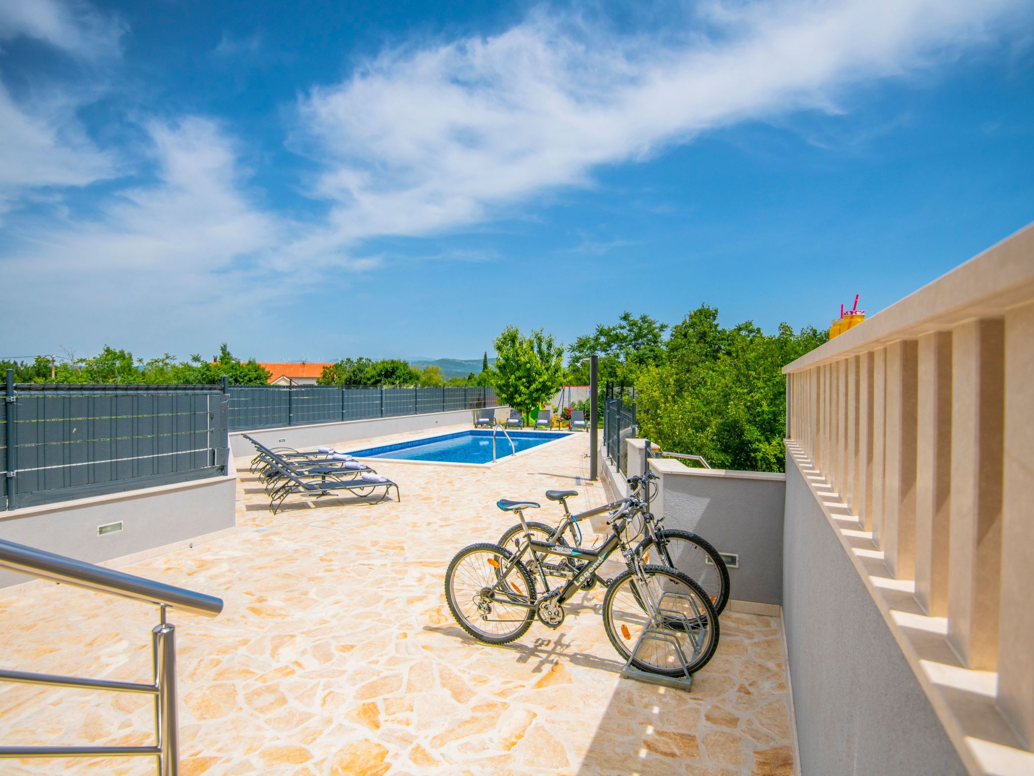 Villa "Mile" mit beheiztem Pool, Grill und Terrasse-Dedans