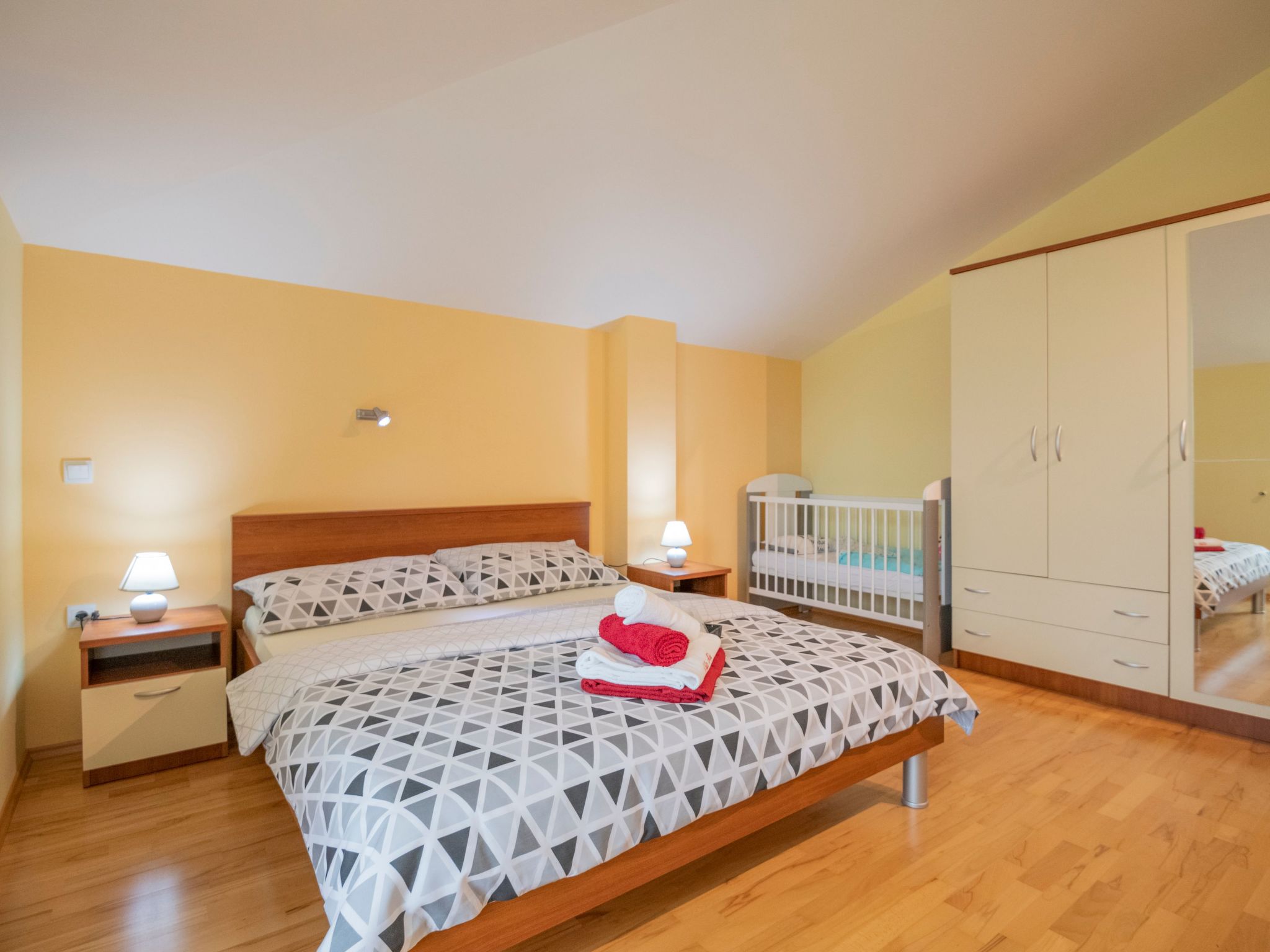 Villa "Mile" mit beheiztem Pool, Grill und Terrasse-Dedans