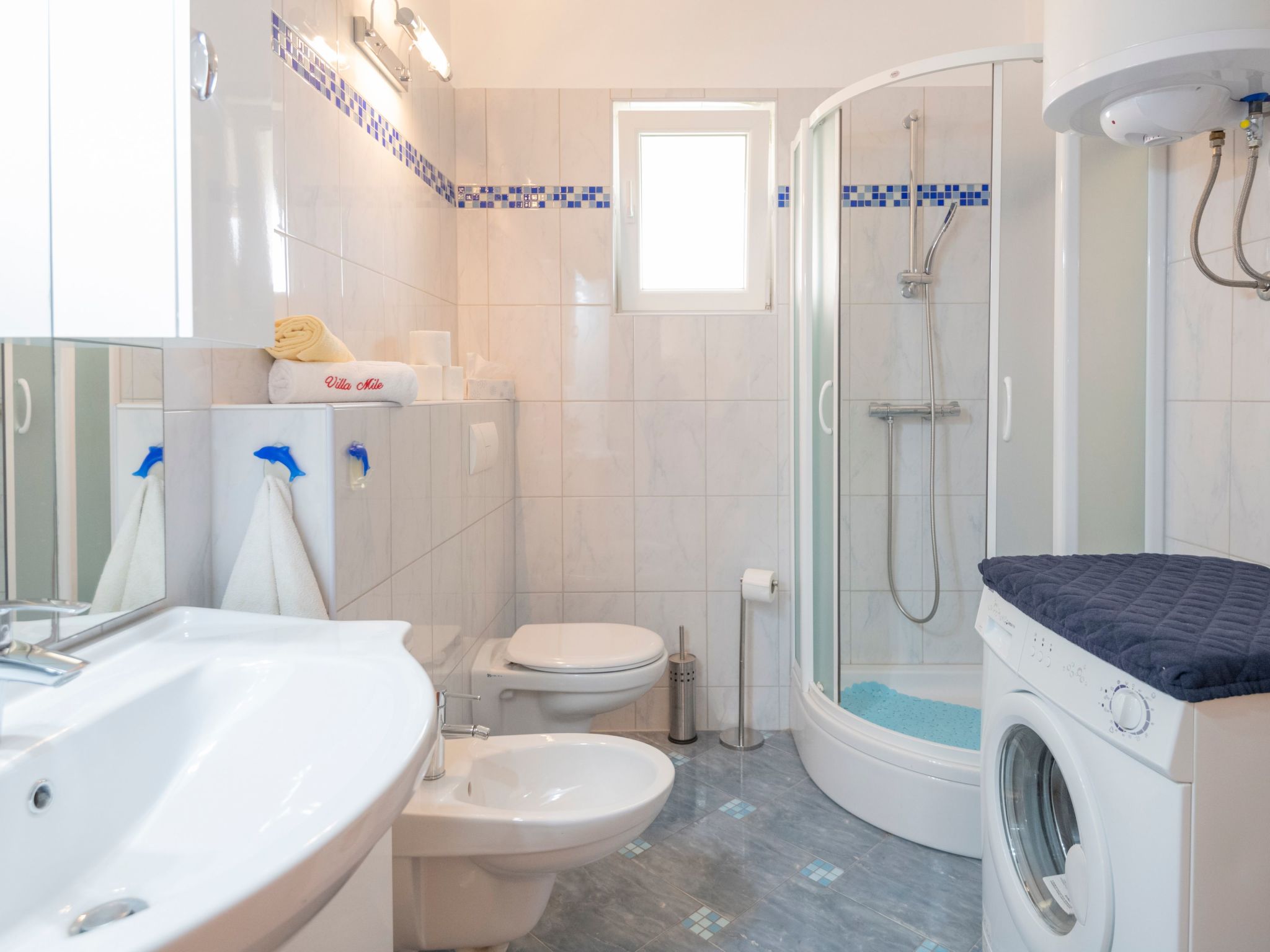 Villa "Mile" mit beheiztem Pool, Grill und Terrasse-Dedans