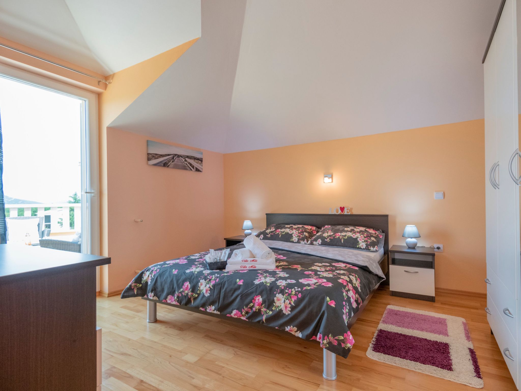 Villa "Mile" mit beheiztem Pool, Grill und Terrasse-Dedans