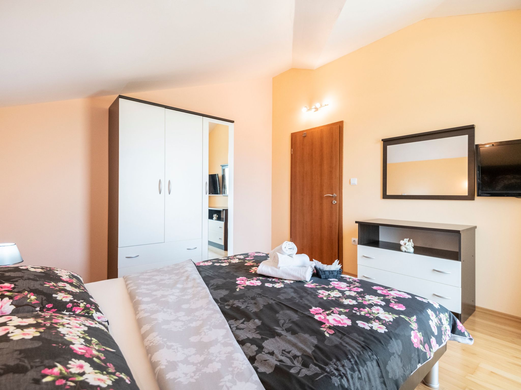 Villa "Mile" mit beheiztem Pool, Grill und Terrasse-Dedans