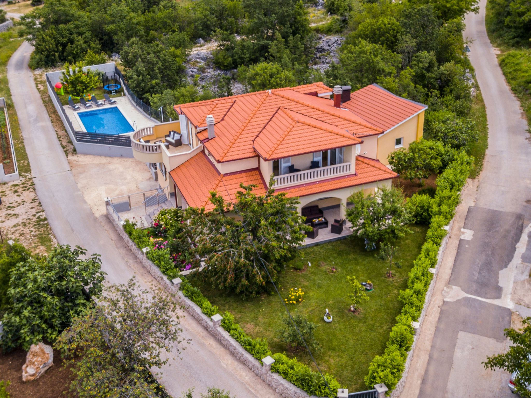 Villa "Mile" mit beheiztem Pool, Grill und Terrasse-Dedans