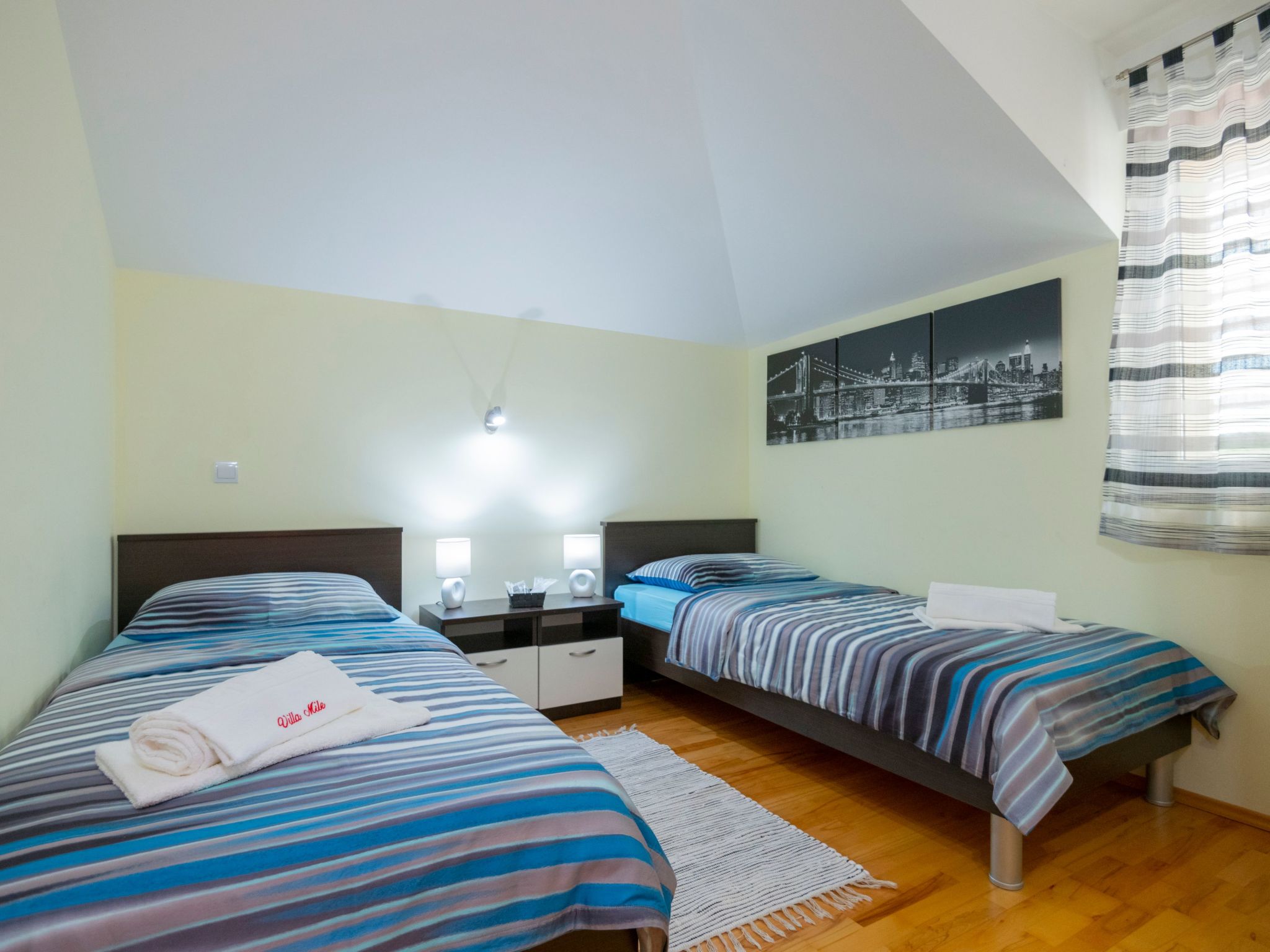 Villa "Mile" mit beheiztem Pool, Grill und Terrasse-Dedans