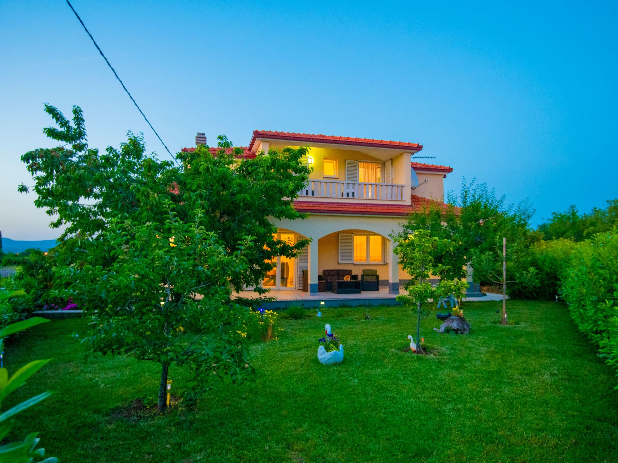 Villa "Mile" mit beheiztem Pool, Grill und Terrasse-Dedans