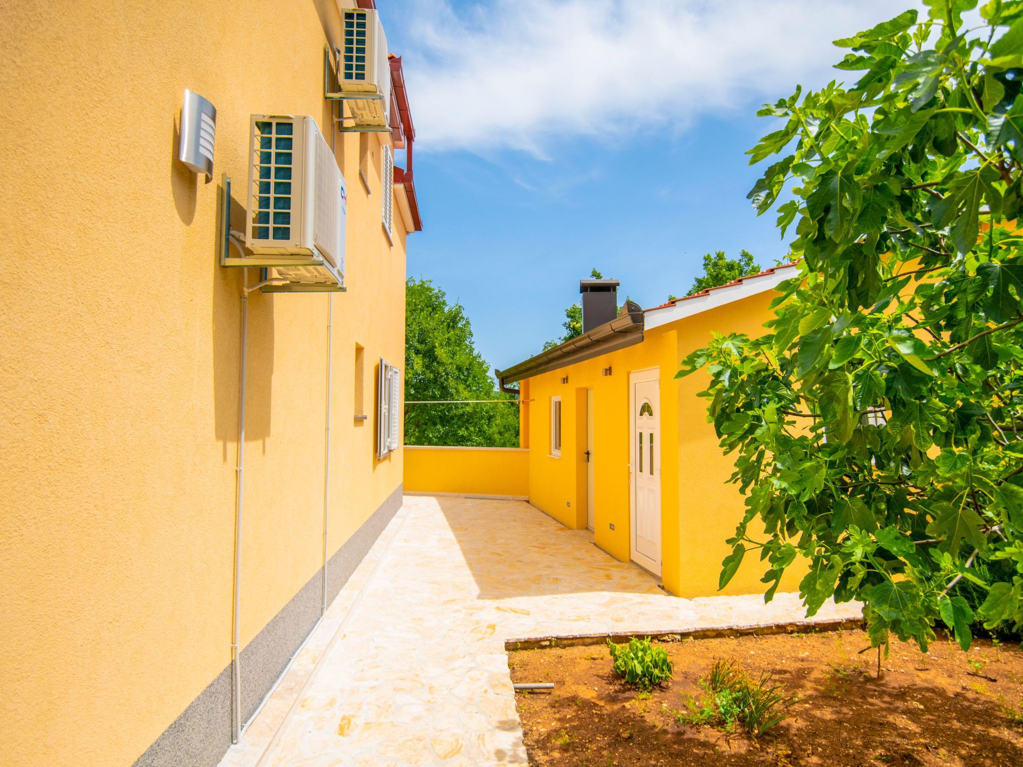 Villa "Mile" mit beheiztem Pool, Grill und Terrasse-Dedans