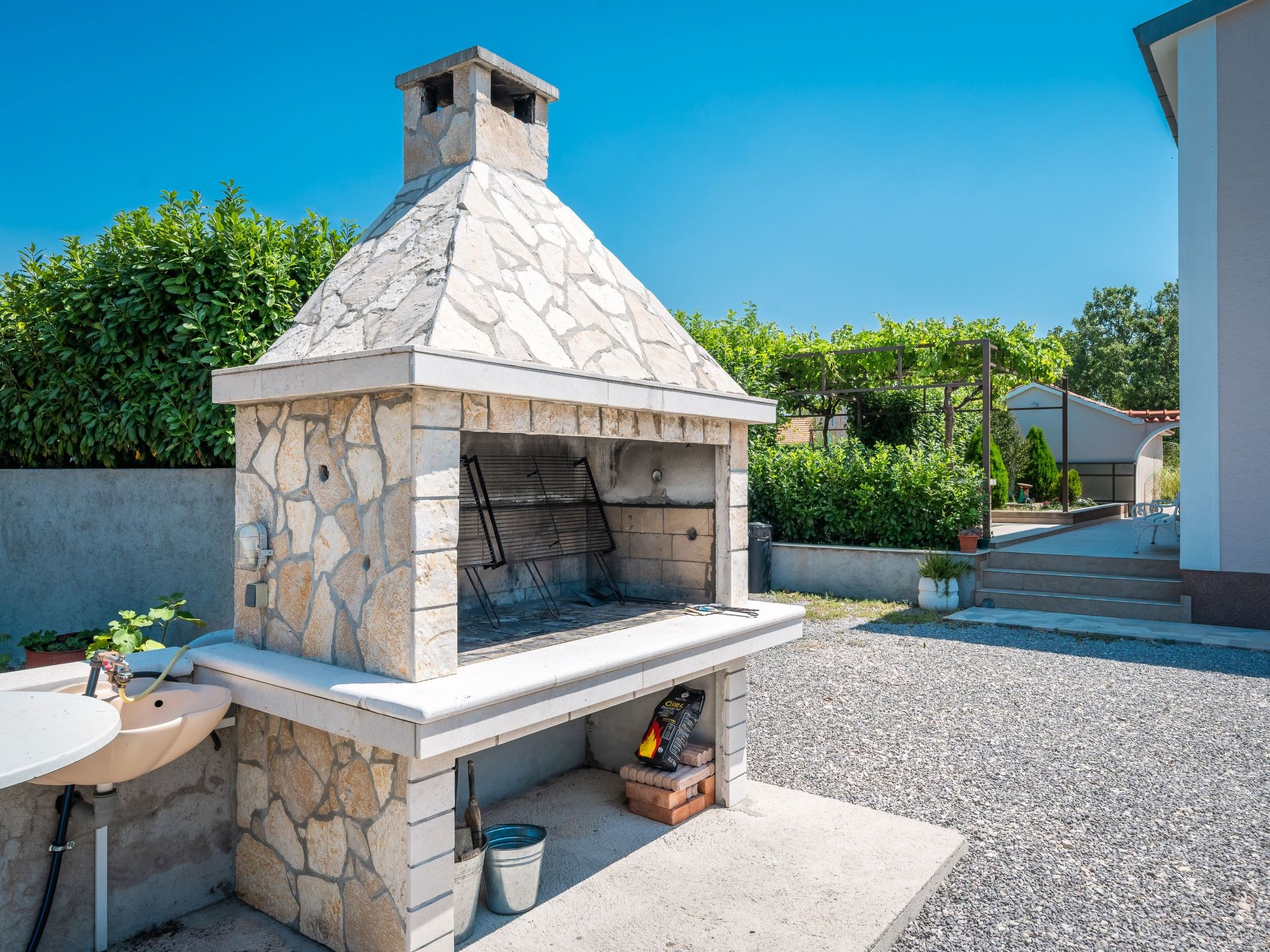 Schöne Villa in einem friedlichen und ruhigen Dorf-Drinnen