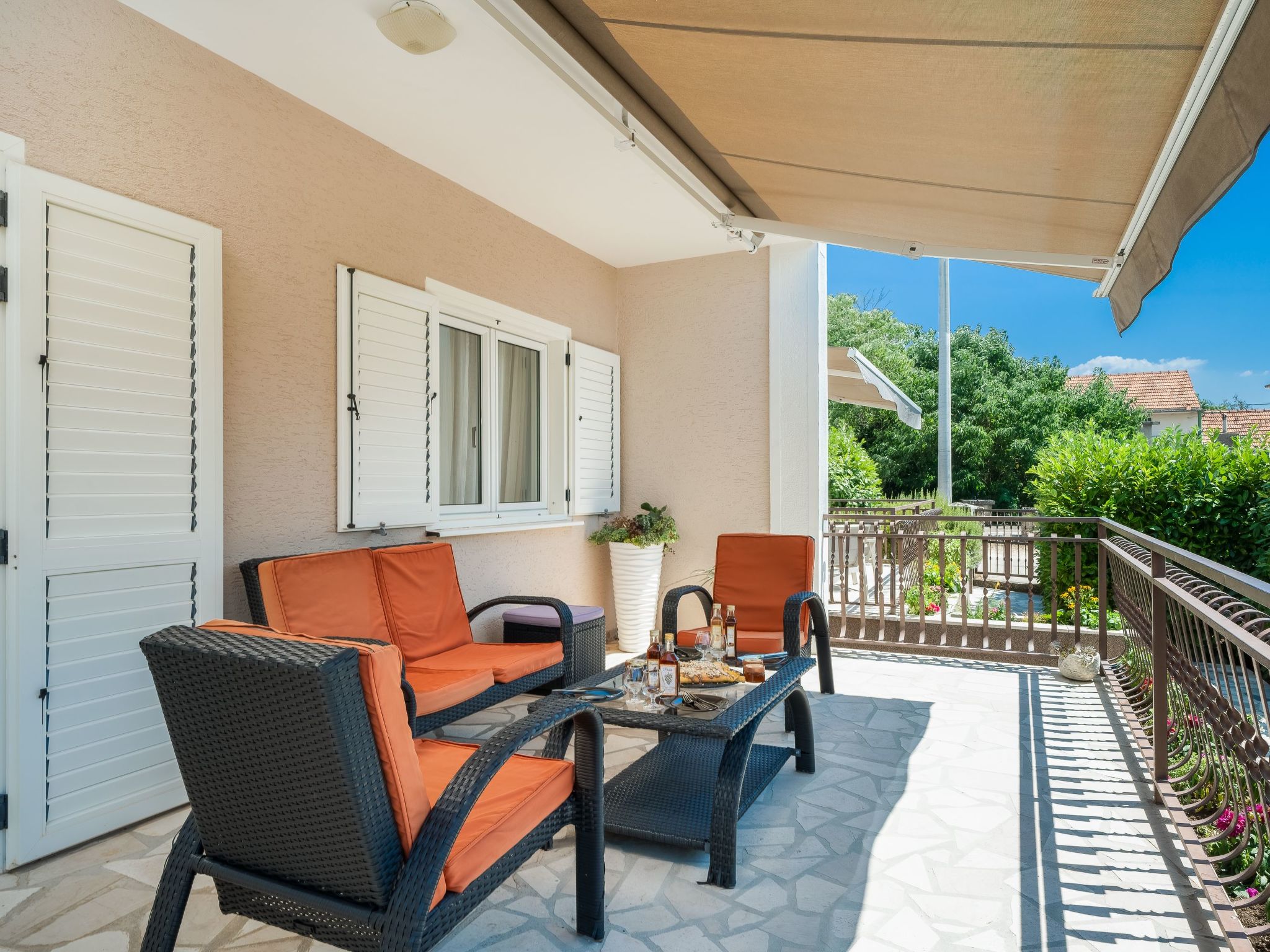 Schöne Villa in einem friedlichen und ruhigen Dorf-Drinnen