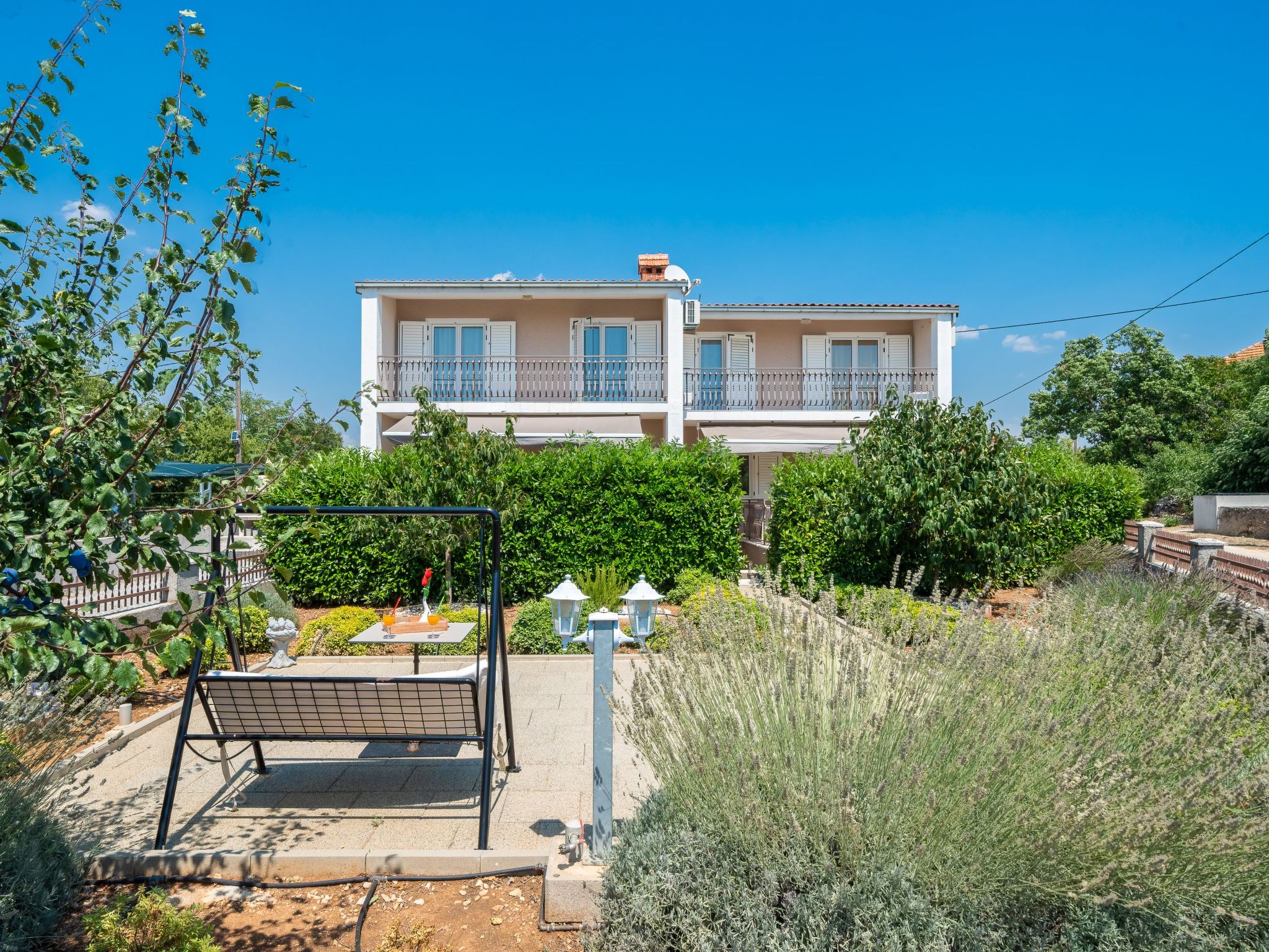 Schöne Villa in einem friedlichen und ruhigen Dorf-Drinnen