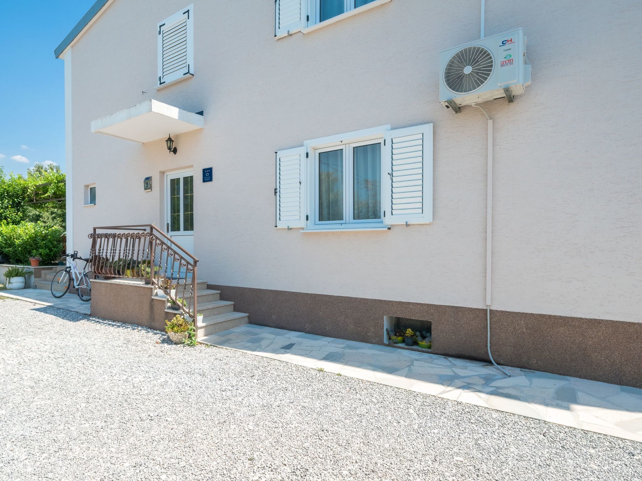 Schöne Villa in einem friedlichen und ruhigen Dorf-Drinnen