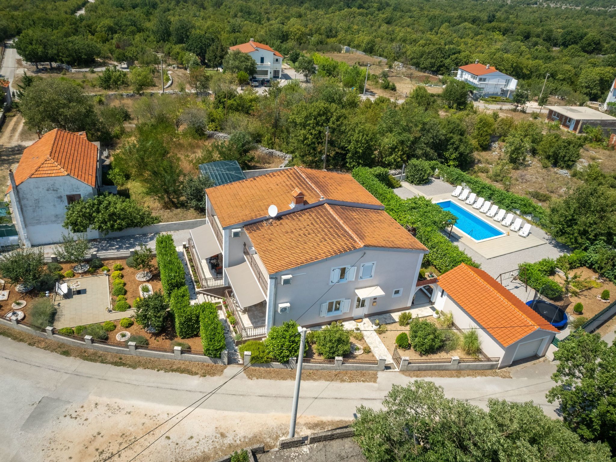 Schöne Villa in einem friedlichen und ruhigen Dorf-Drinnen