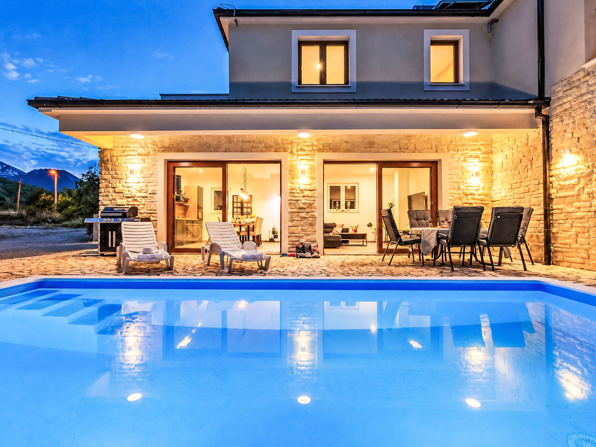 Alleinstehende Villa Slime mit Pool und Garten - Buiten