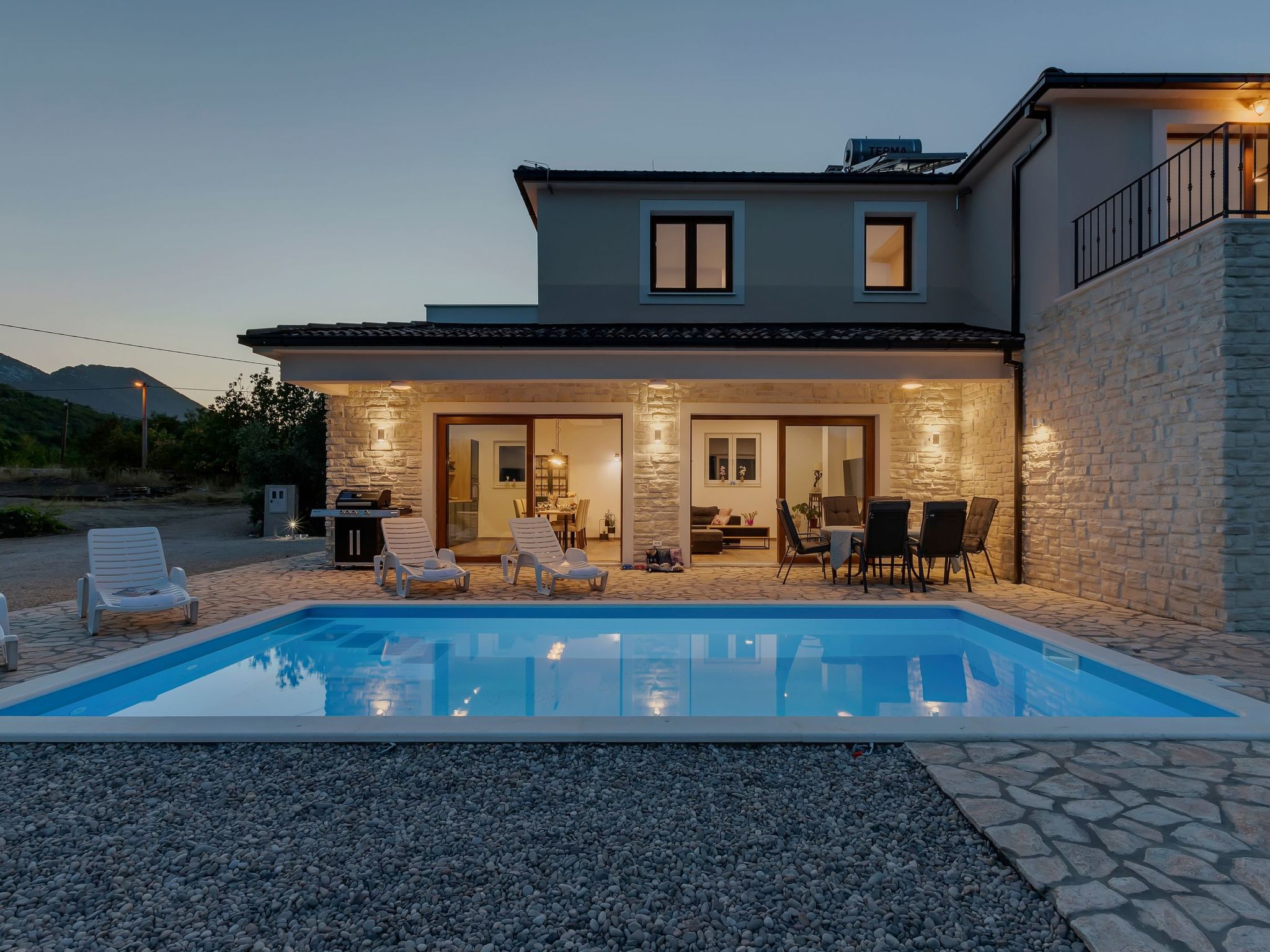 Alleinstehende Villa Slime mit Pool und Garten-Binnen