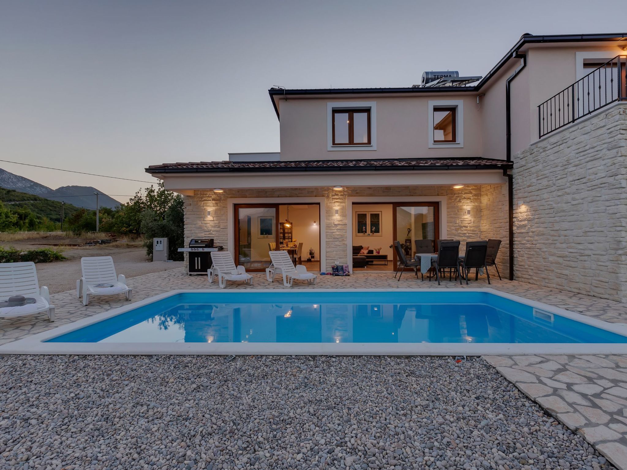 Alleinstehende Villa Slime mit Pool und Garten-Binnen