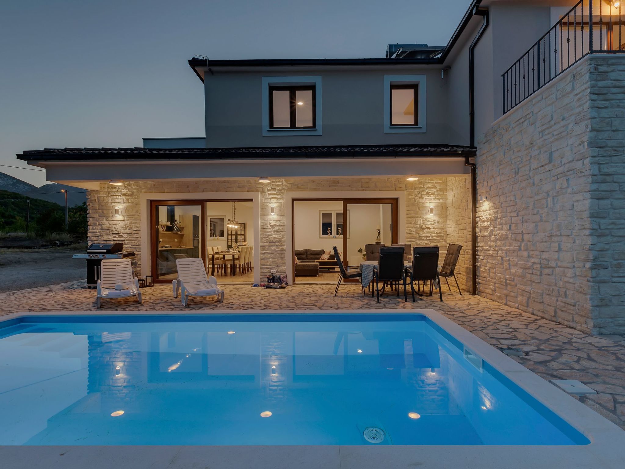 Alleinstehende Villa Slime mit Pool und Garten-Binnen