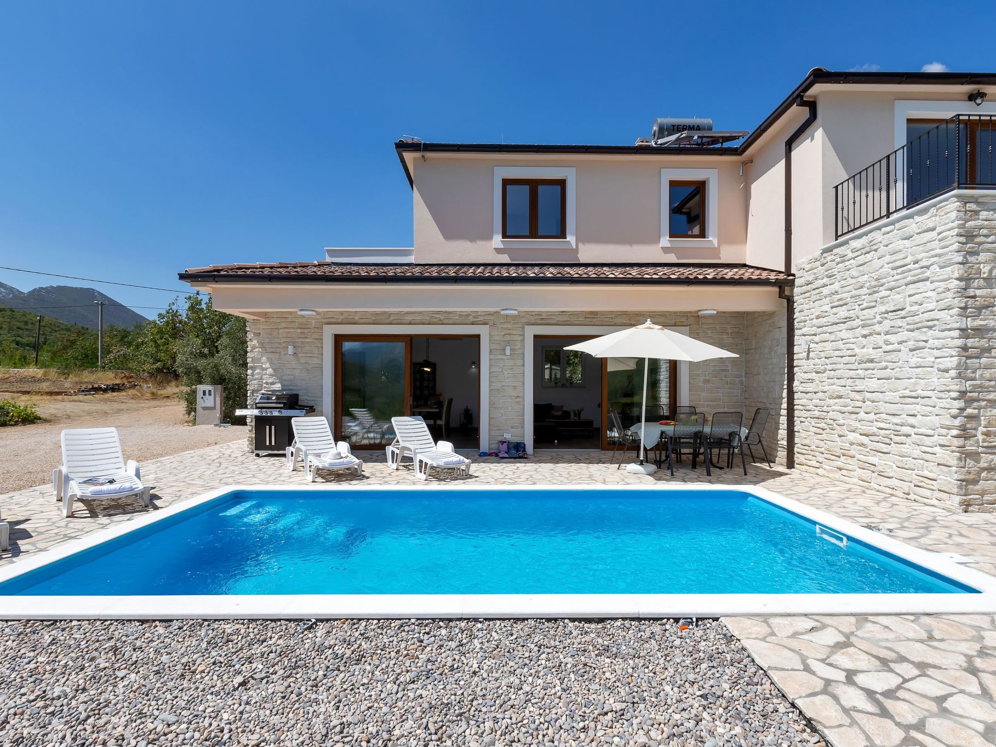 Alleinstehende Villa Slime mit Pool und Garten-Binnen