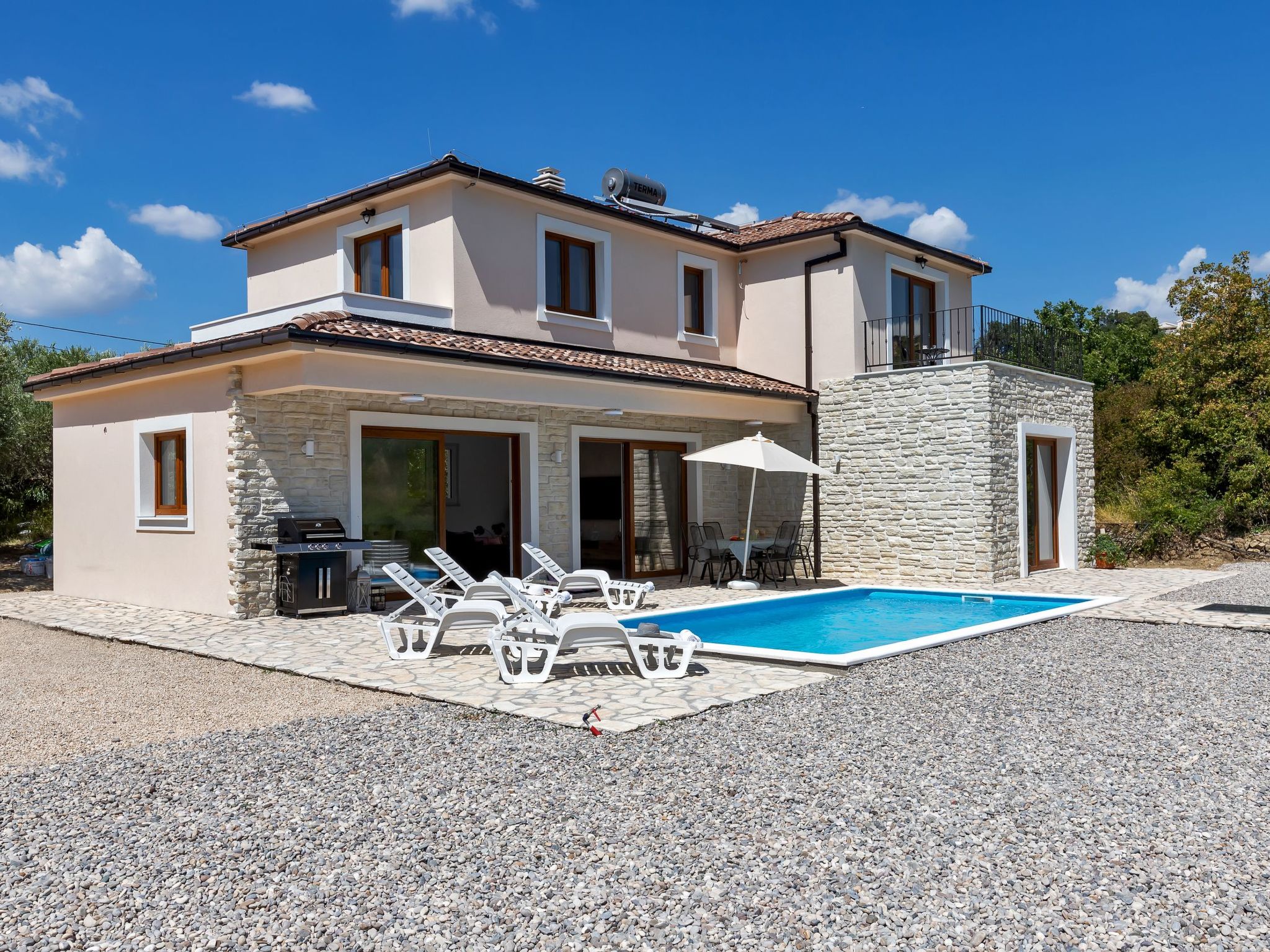 Alleinstehende Villa Slime mit Pool und Garten-Binnen