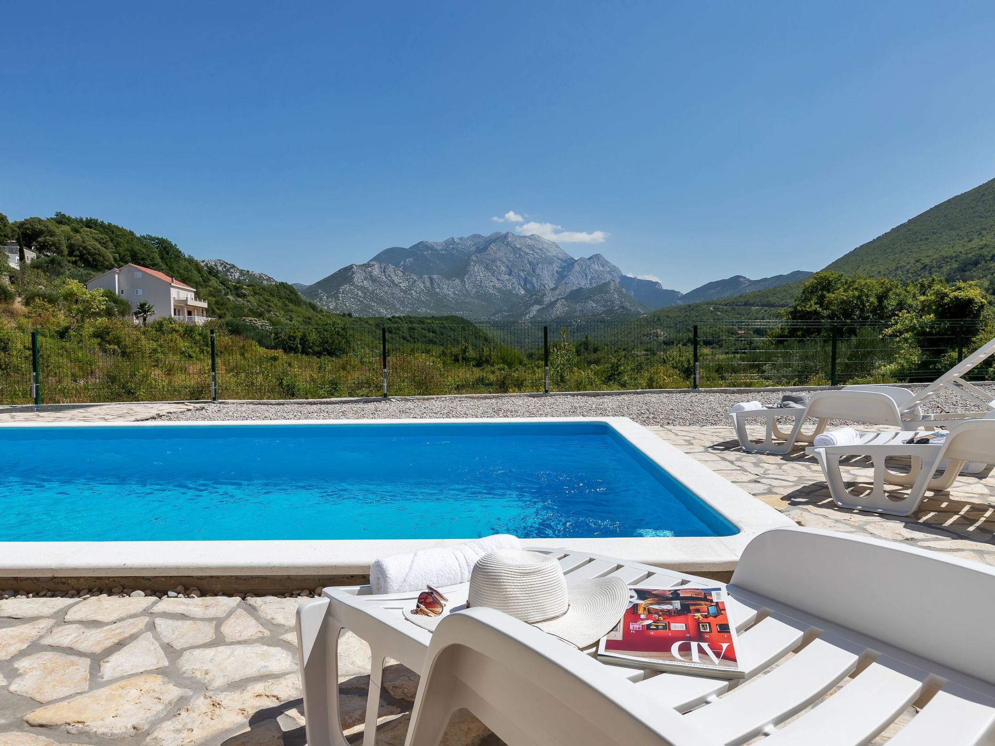 Alleinstehende Villa Slime mit Pool und Garten-Binnen