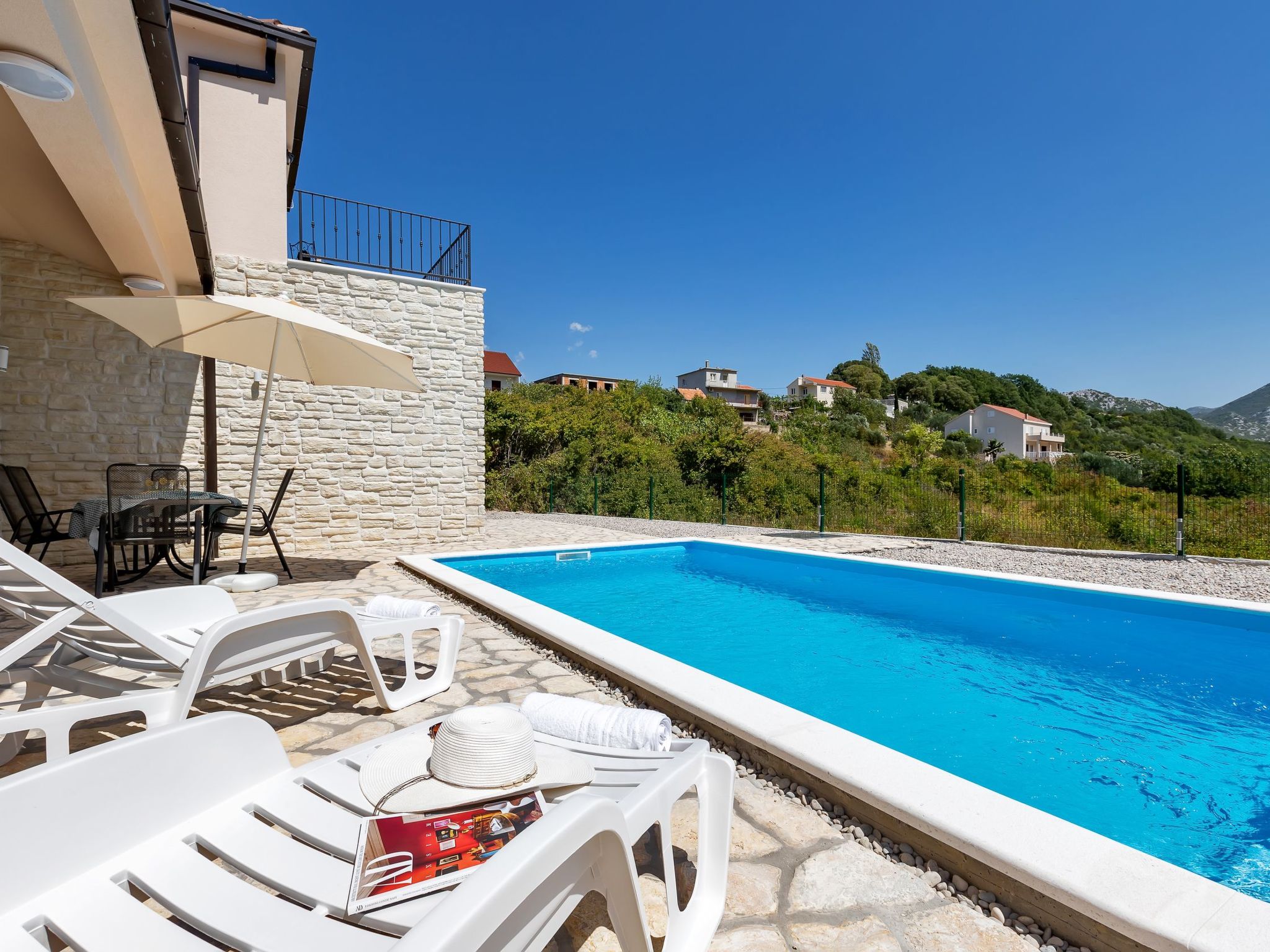 Alleinstehende Villa Slime mit Pool und Garten-Binnen