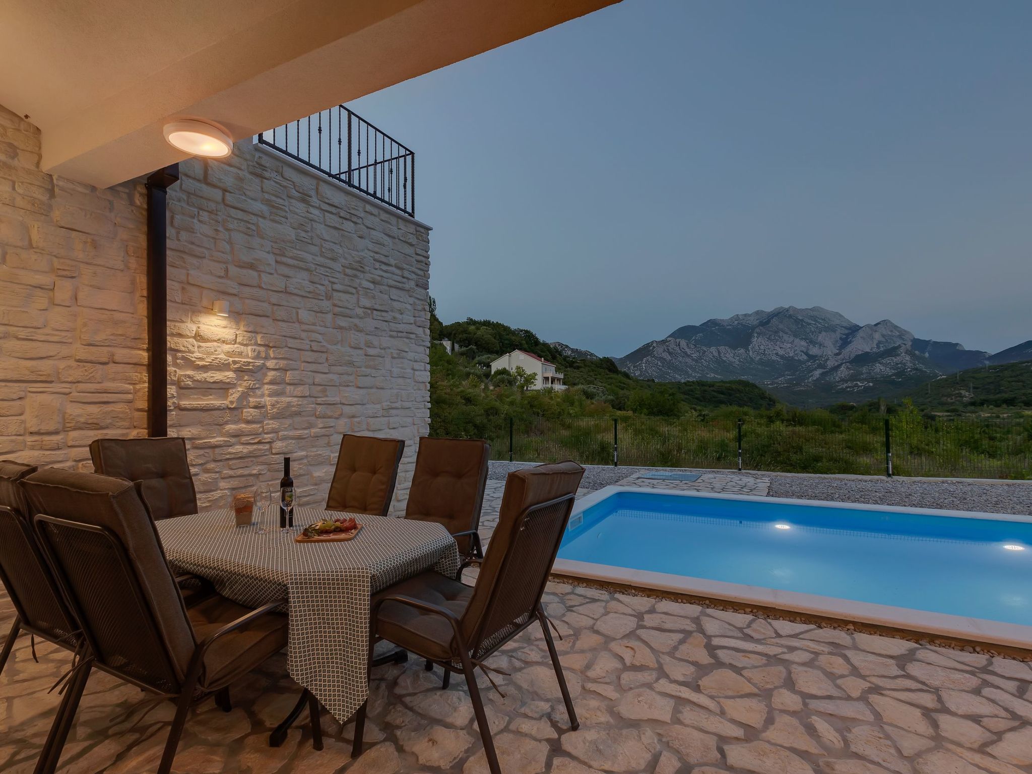 Alleinstehende Villa Slime mit Pool und Garten-Binnen