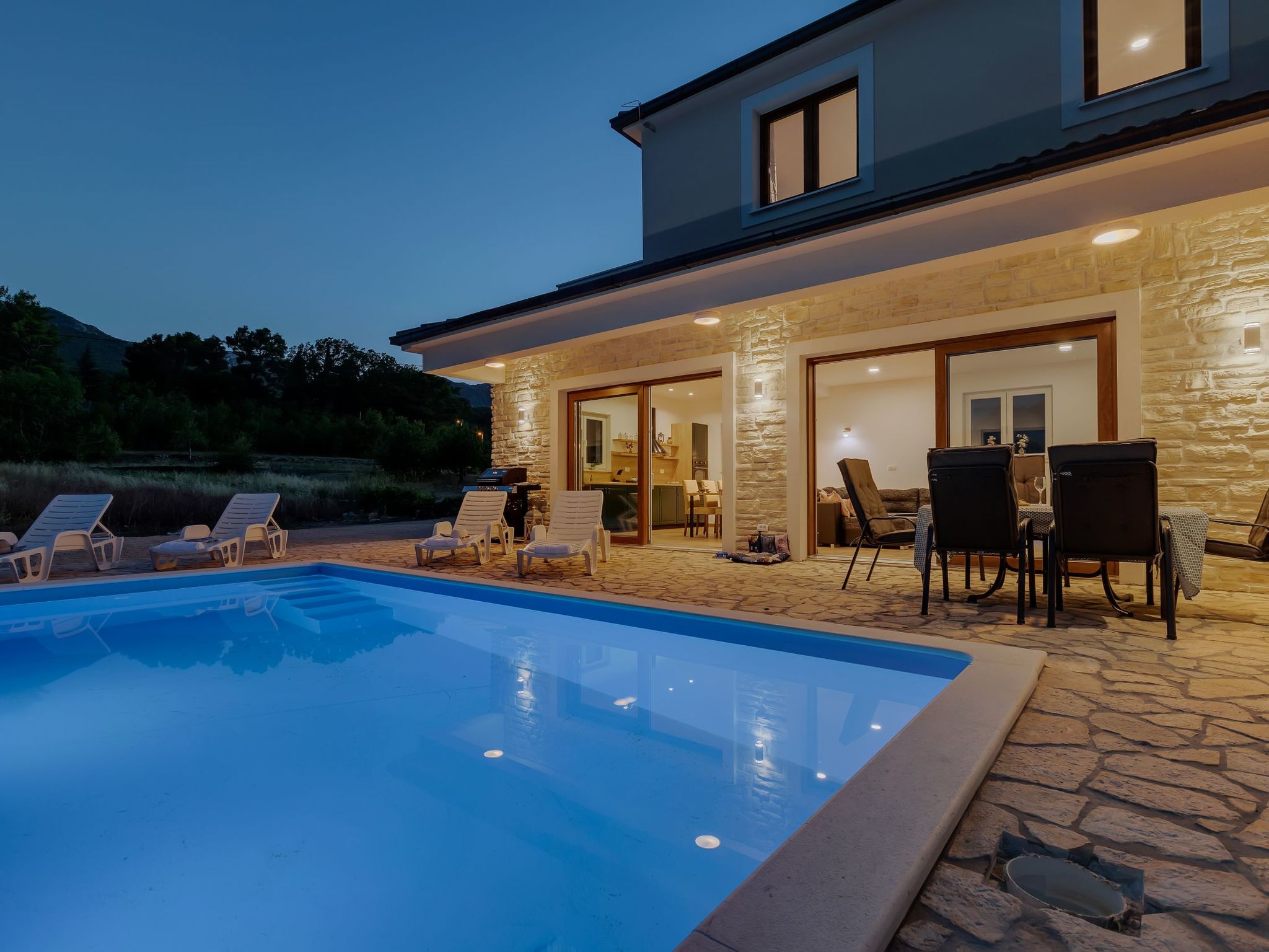 Alleinstehende Villa Slime mit Pool und Garten-Binnen