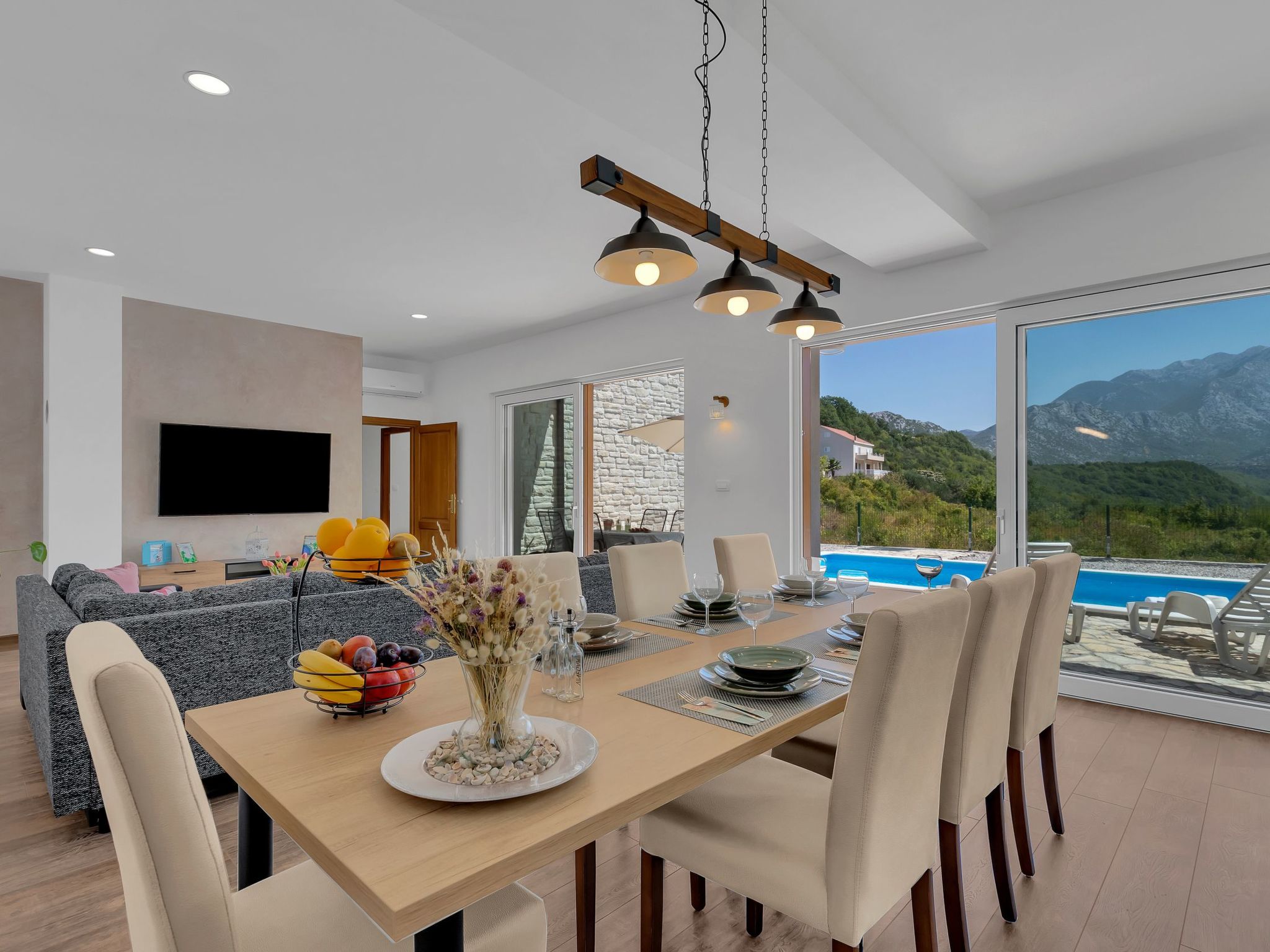 Alleinstehende Villa Slime mit Pool und Garten-Binnen