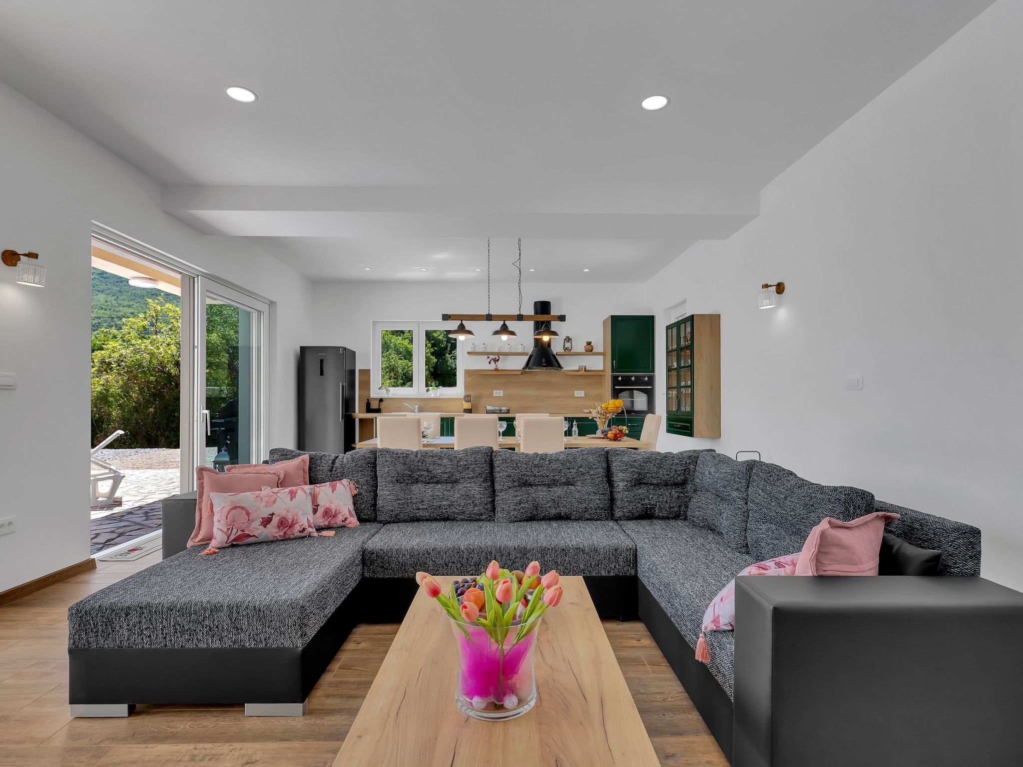 Alleinstehende Villa Slime mit Pool und Garten-Binnen